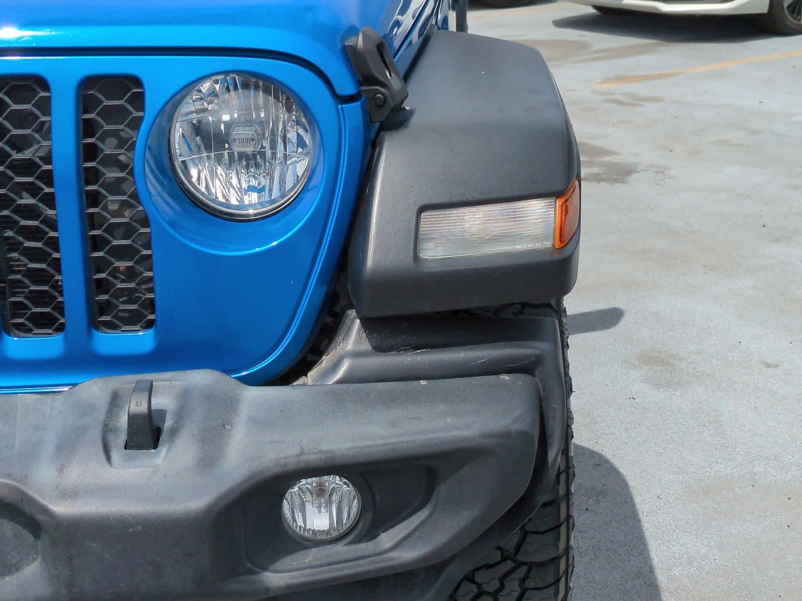 Thumbnail: 2021 Jeep Gladiator - 11