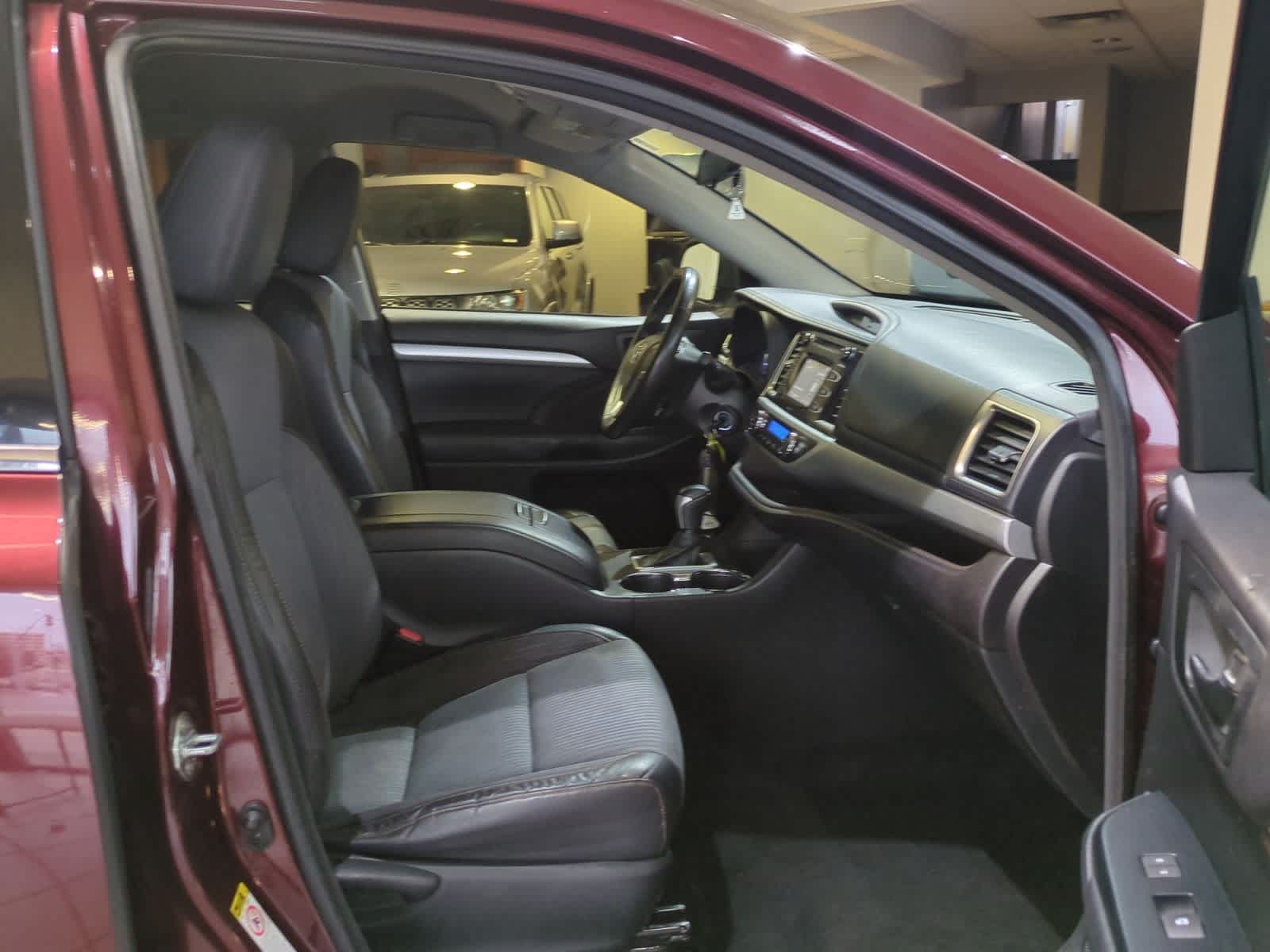 Thumbnail: 2015 Toyota Highlander - 22