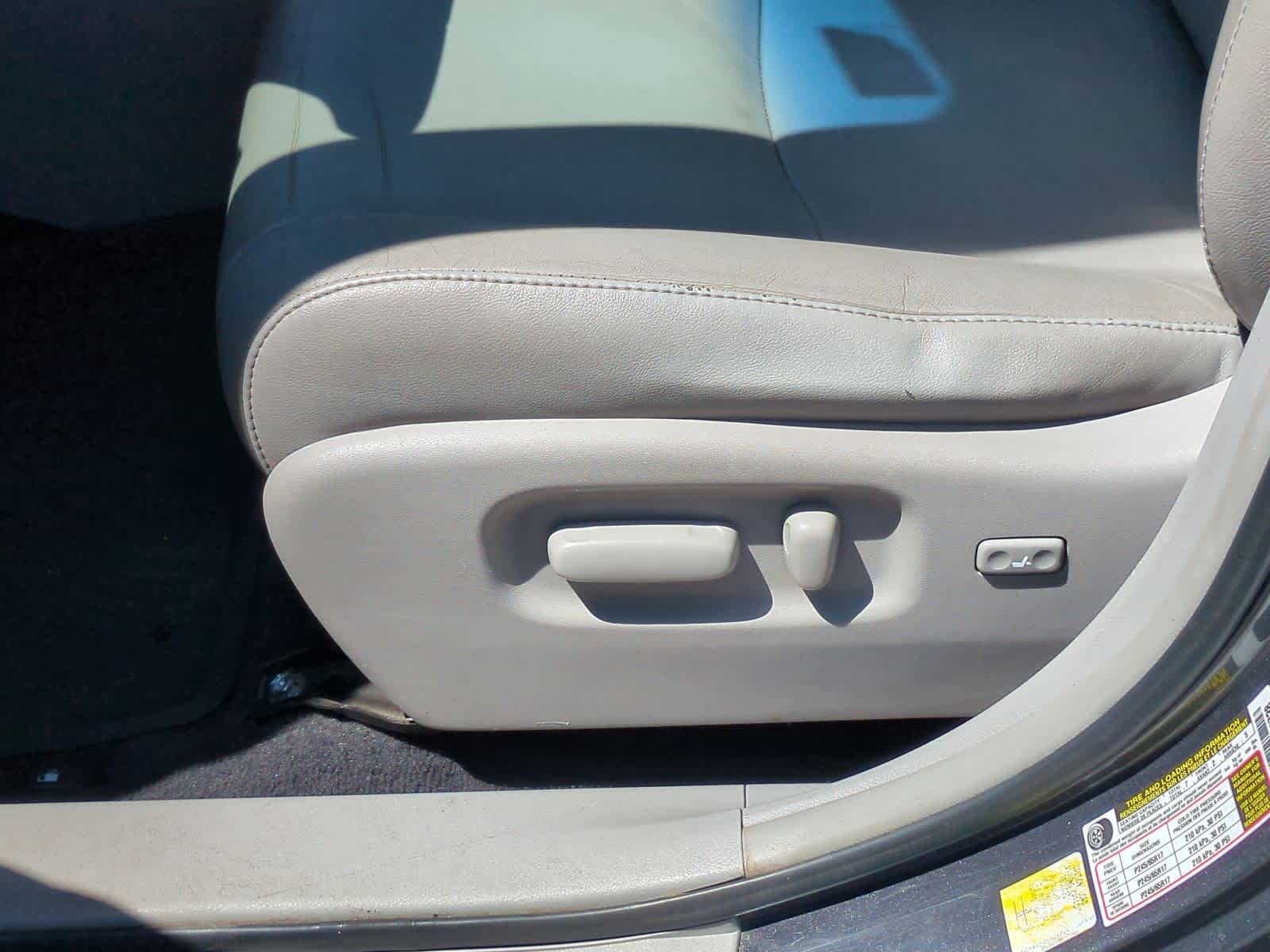 Thumbnail: 2013 Toyota Highlander - 18