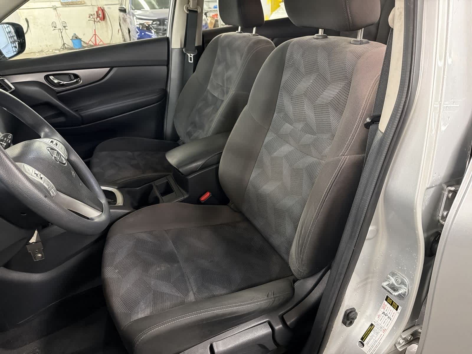 Thumbnail: 2015 Nissan Rogue - 16