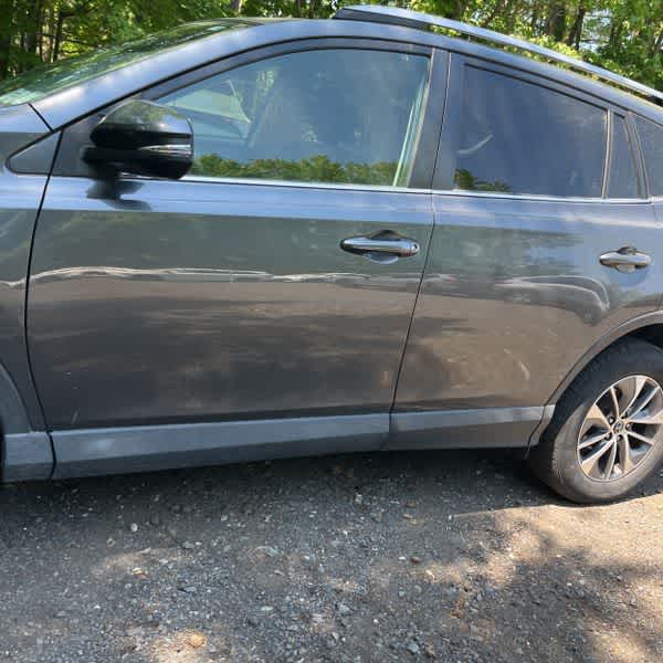 Thumbnail: 2018 Toyota RAV4 - 3