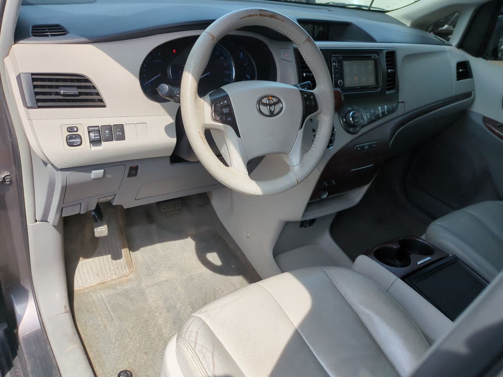 Thumbnail: 2013 Toyota Sienna - 10