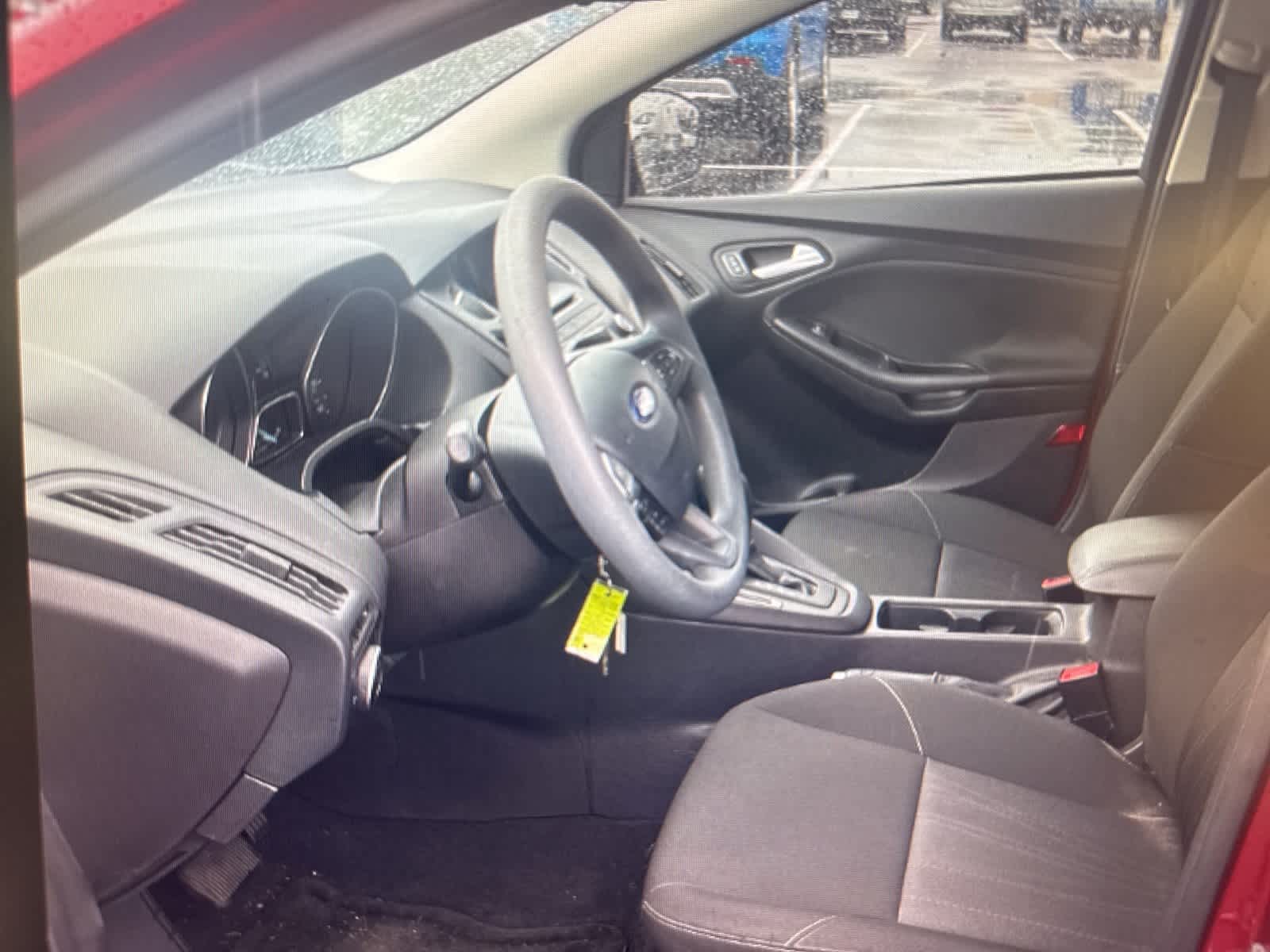 2015 Ford Focus SE 11
