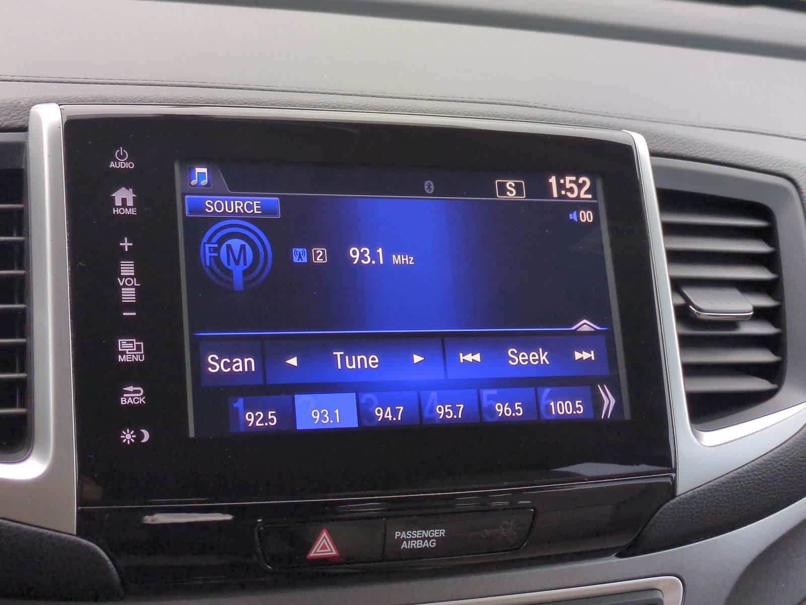 Thumbnail: 2017 Honda Pilot - 31