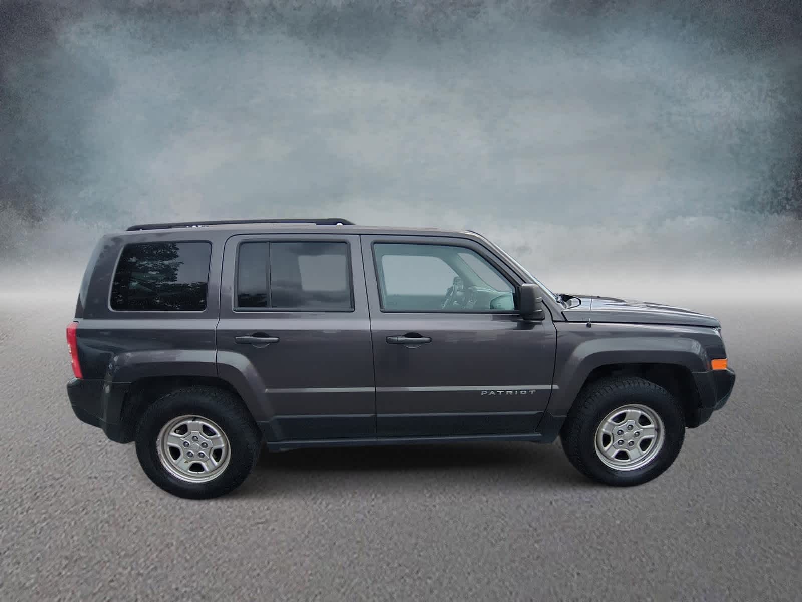 Thumbnail: 2016 Jeep Patriot - 9