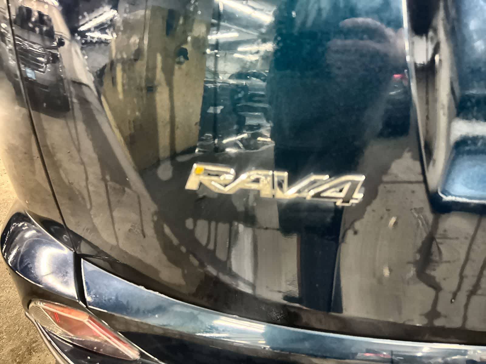 Thumbnail: 2018 Toyota RAV4 - 13