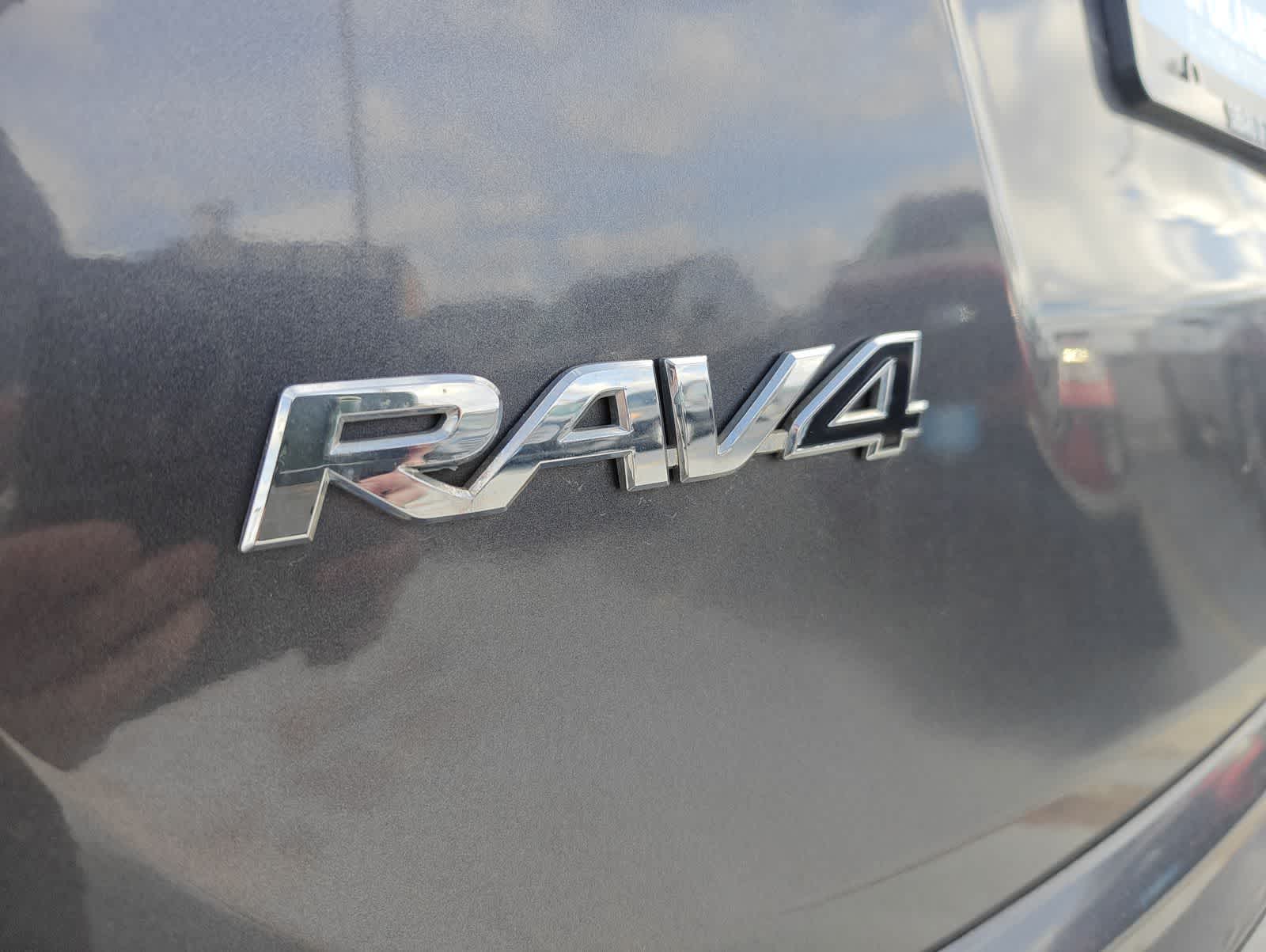 Thumbnail: 2017 Toyota RAV4 - 12