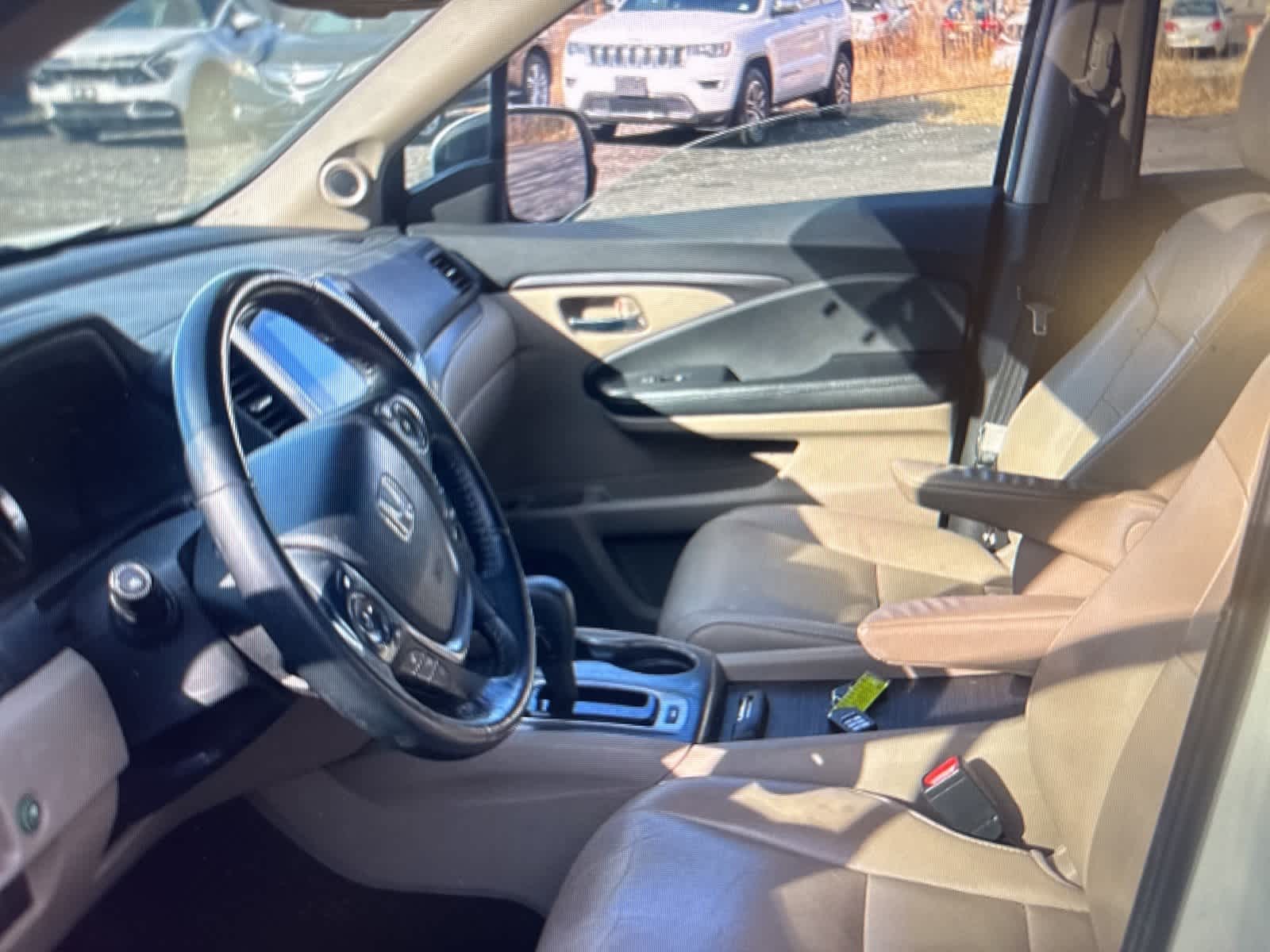 Thumbnail: 2017 Honda Pilot - 10