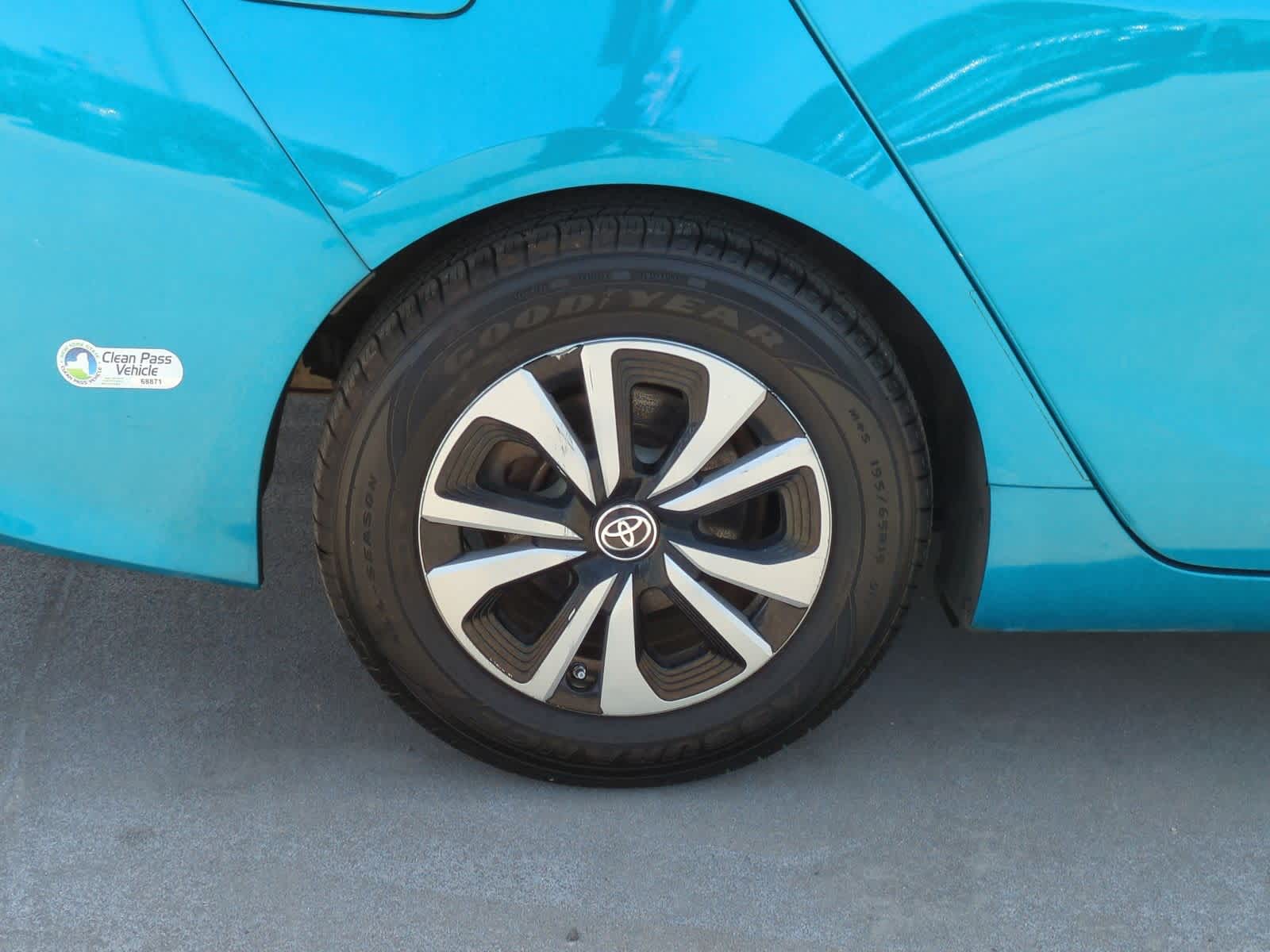 Thumbnail: 2017 Toyota Prius Prime - 14