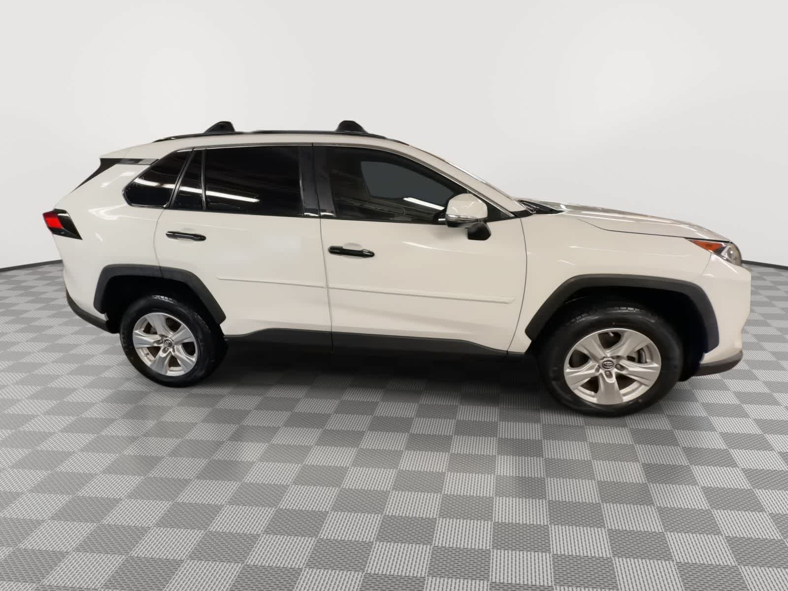 Thumbnail: 2019 Toyota RAV4 - 9