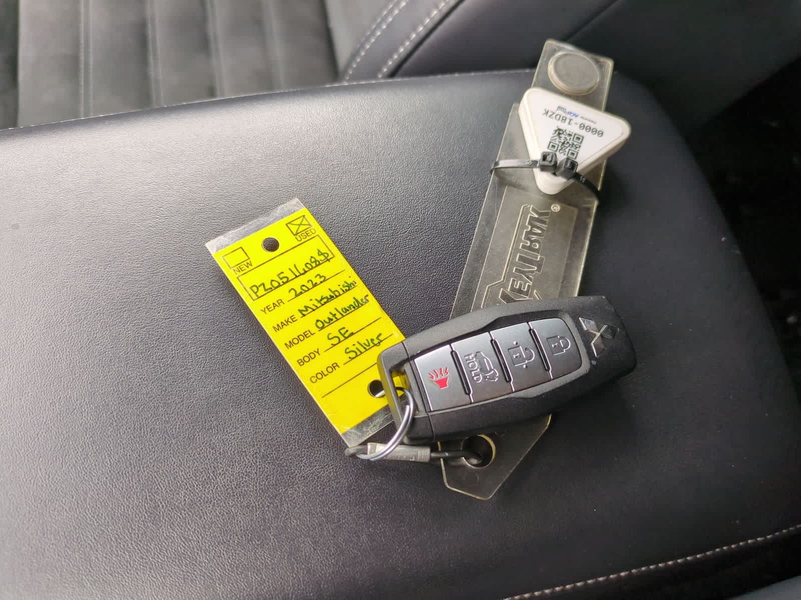 Thumbnail: 2023 Mitsubishi Outlander - 34