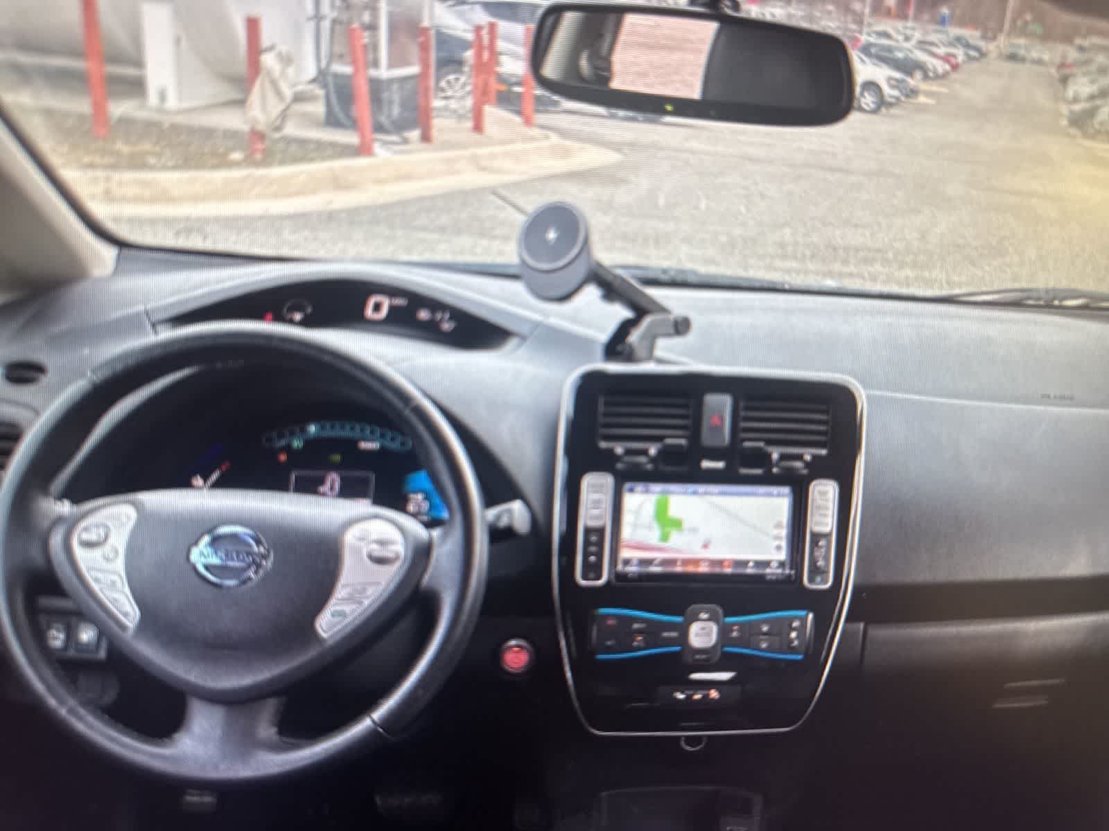 Thumbnail: 2016 Nissan Leaf - 14