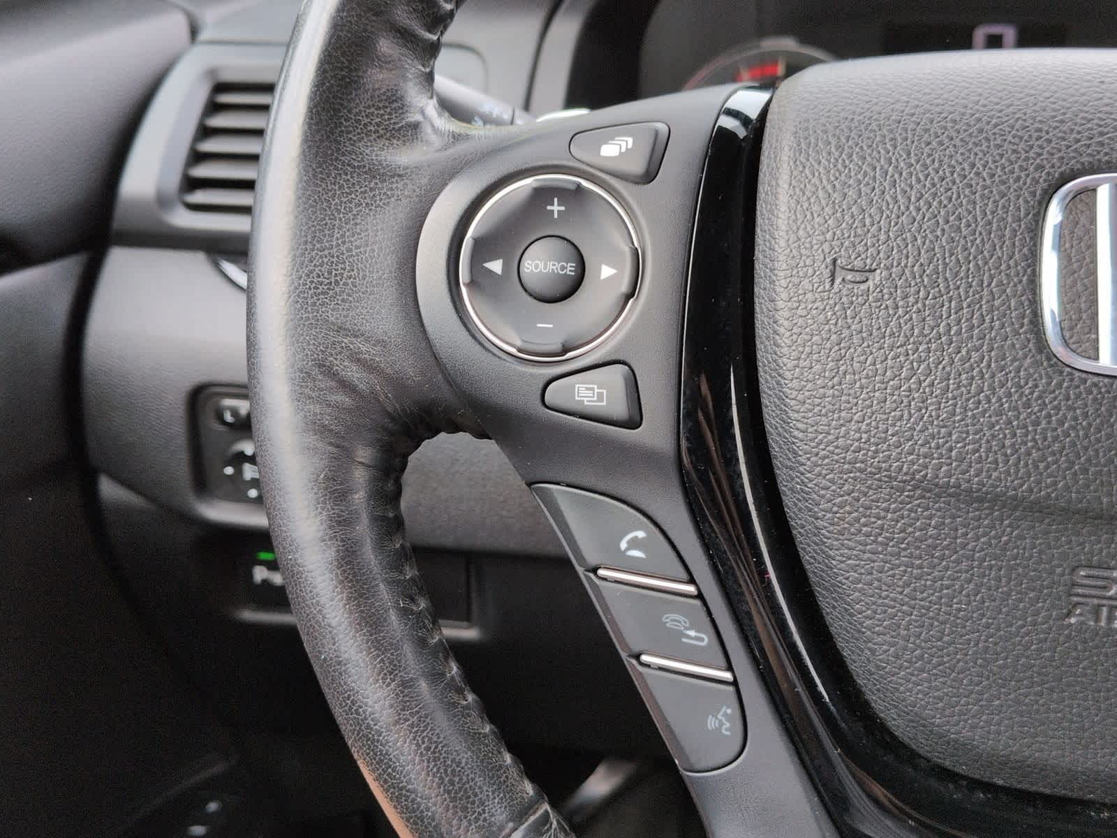 Thumbnail: 2017 Honda Pilot - 25