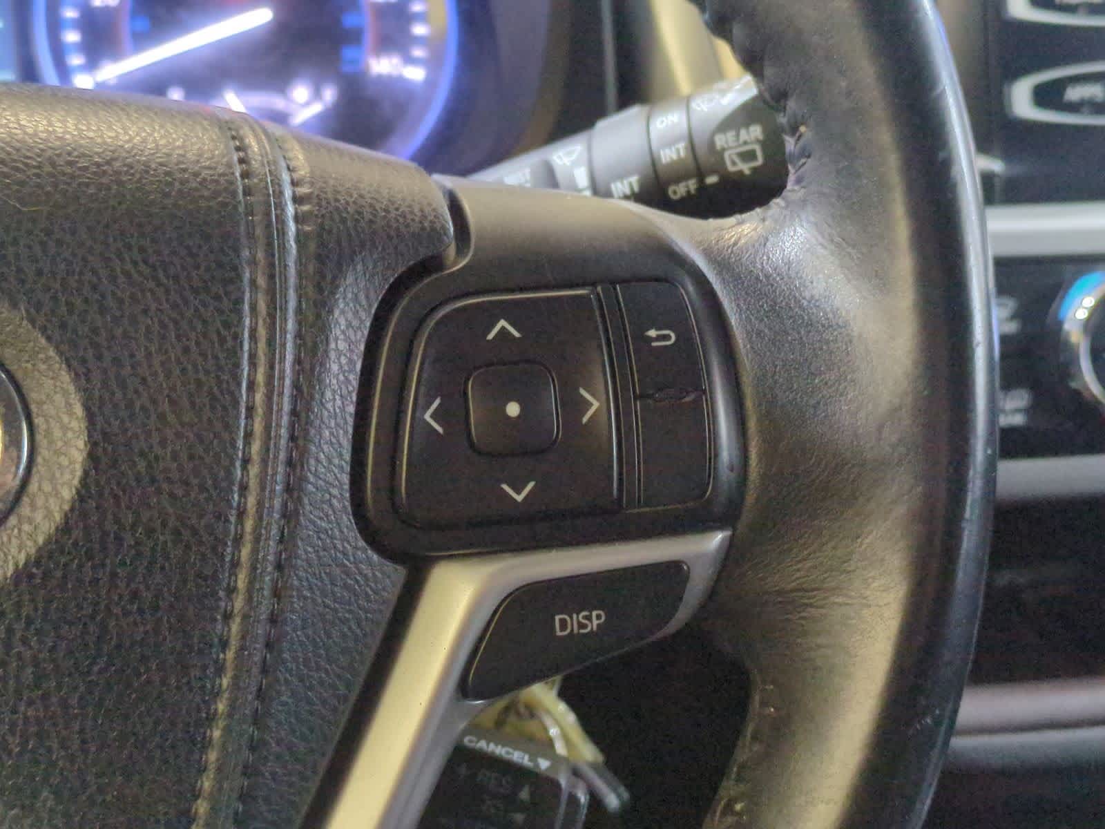 Thumbnail: 2015 Toyota Highlander - 25