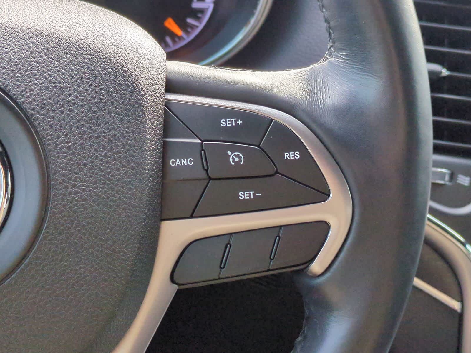 Thumbnail: 2018 Jeep Grand Cherokee - 25