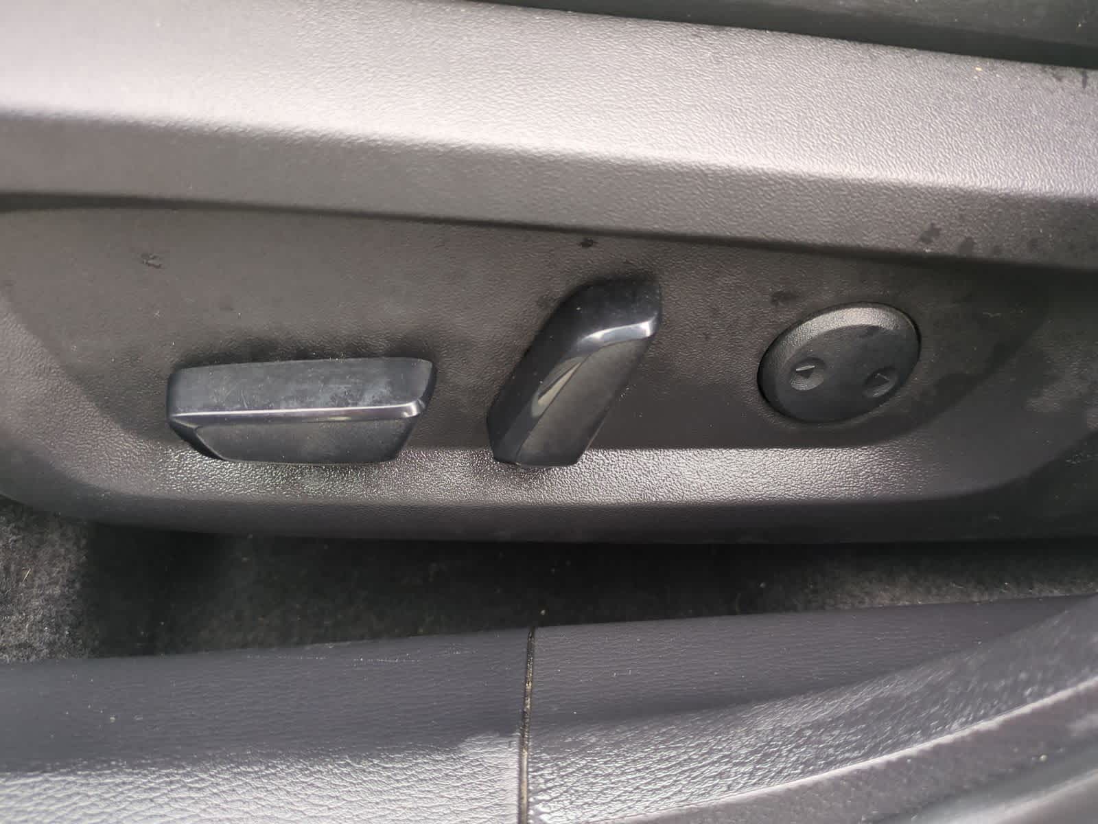 Thumbnail: 2023 Mitsubishi Outlander - 18