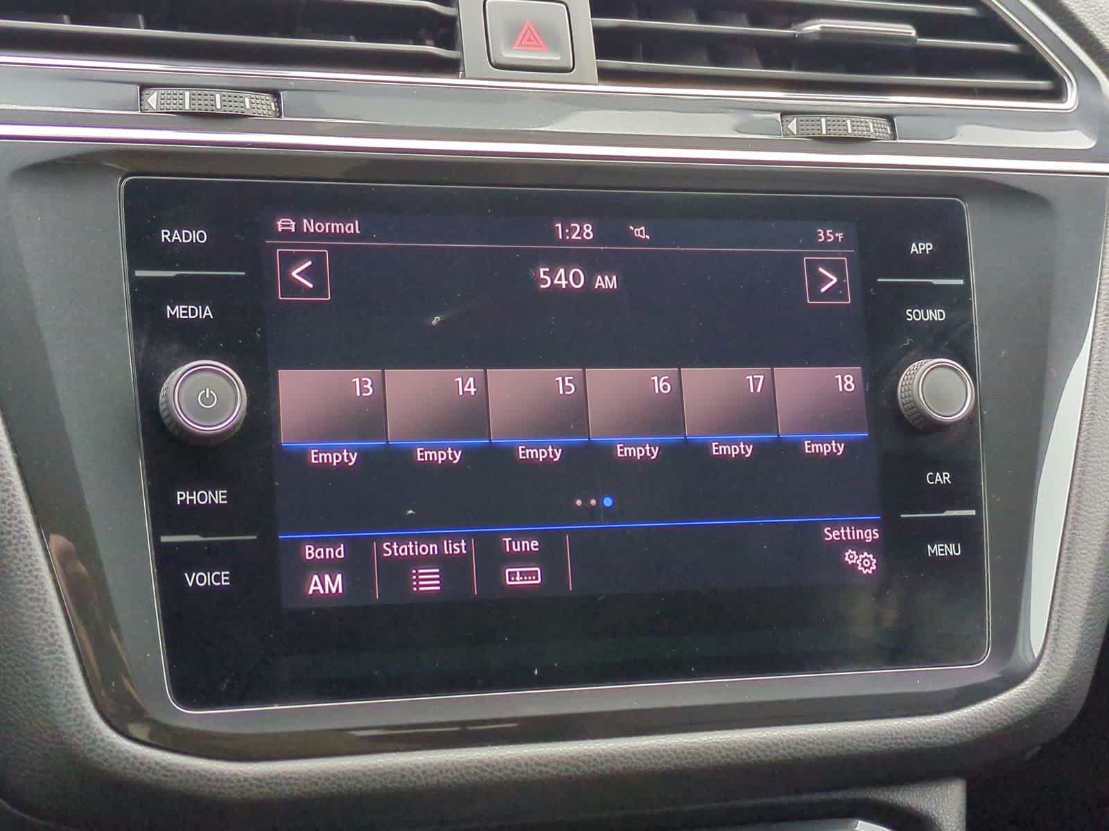 Thumbnail: 2019 Volkswagen Tiguan - 31