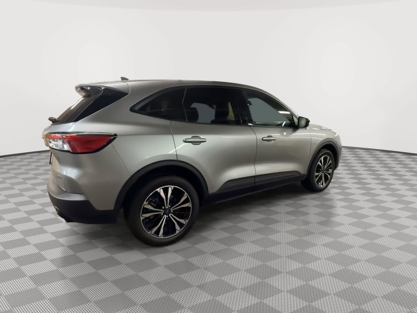 Thumbnail: 2022 Ford Escape - 8