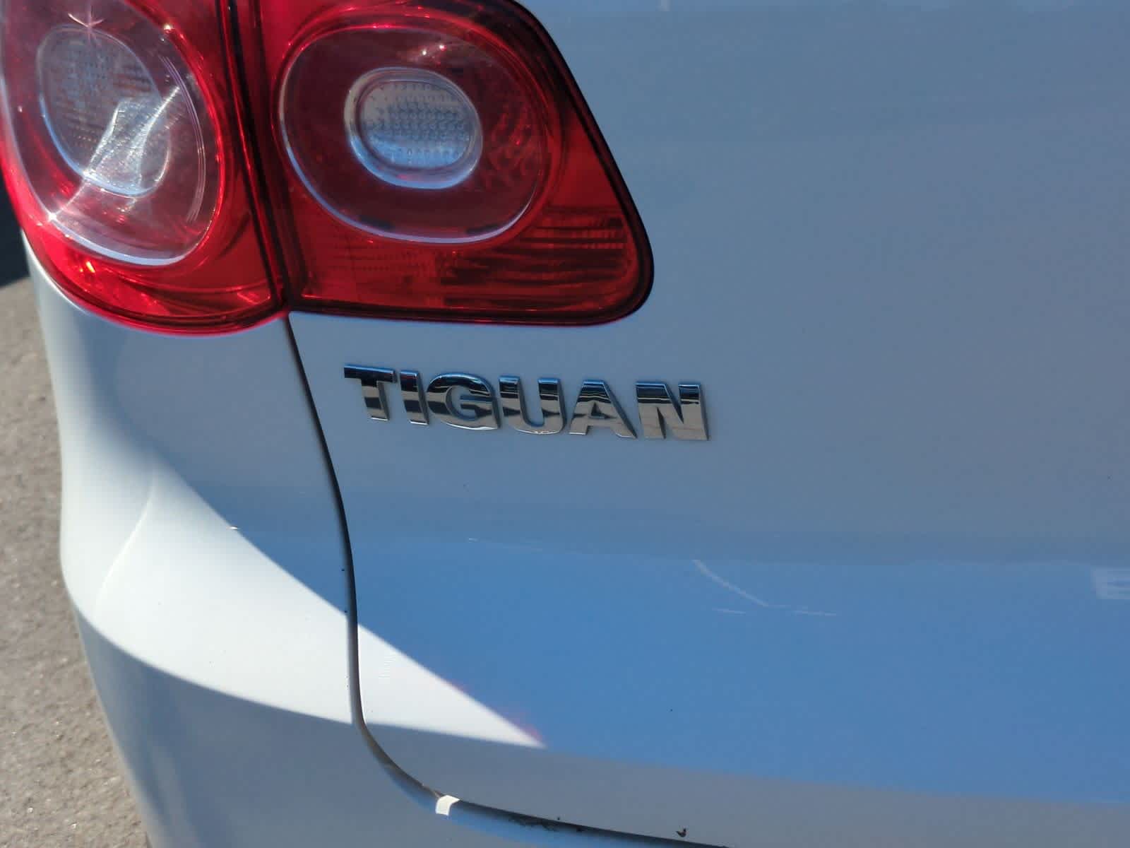 Thumbnail: 2011 Volkswagen Tiguan - 13