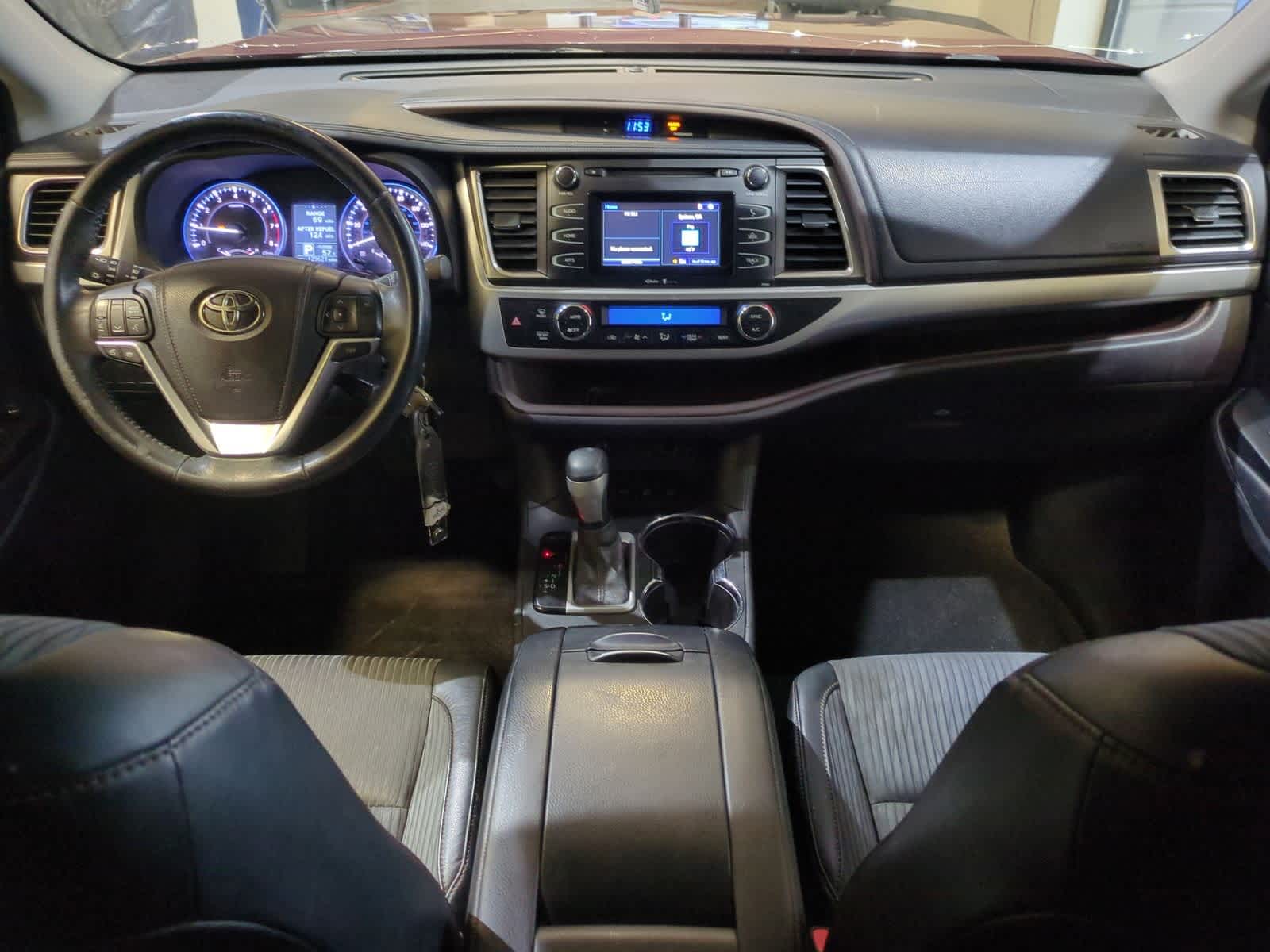 Thumbnail: 2015 Toyota Highlander - 16