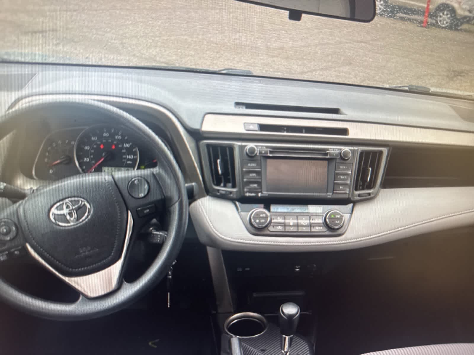 2014 Toyota RAV4 XLE 16