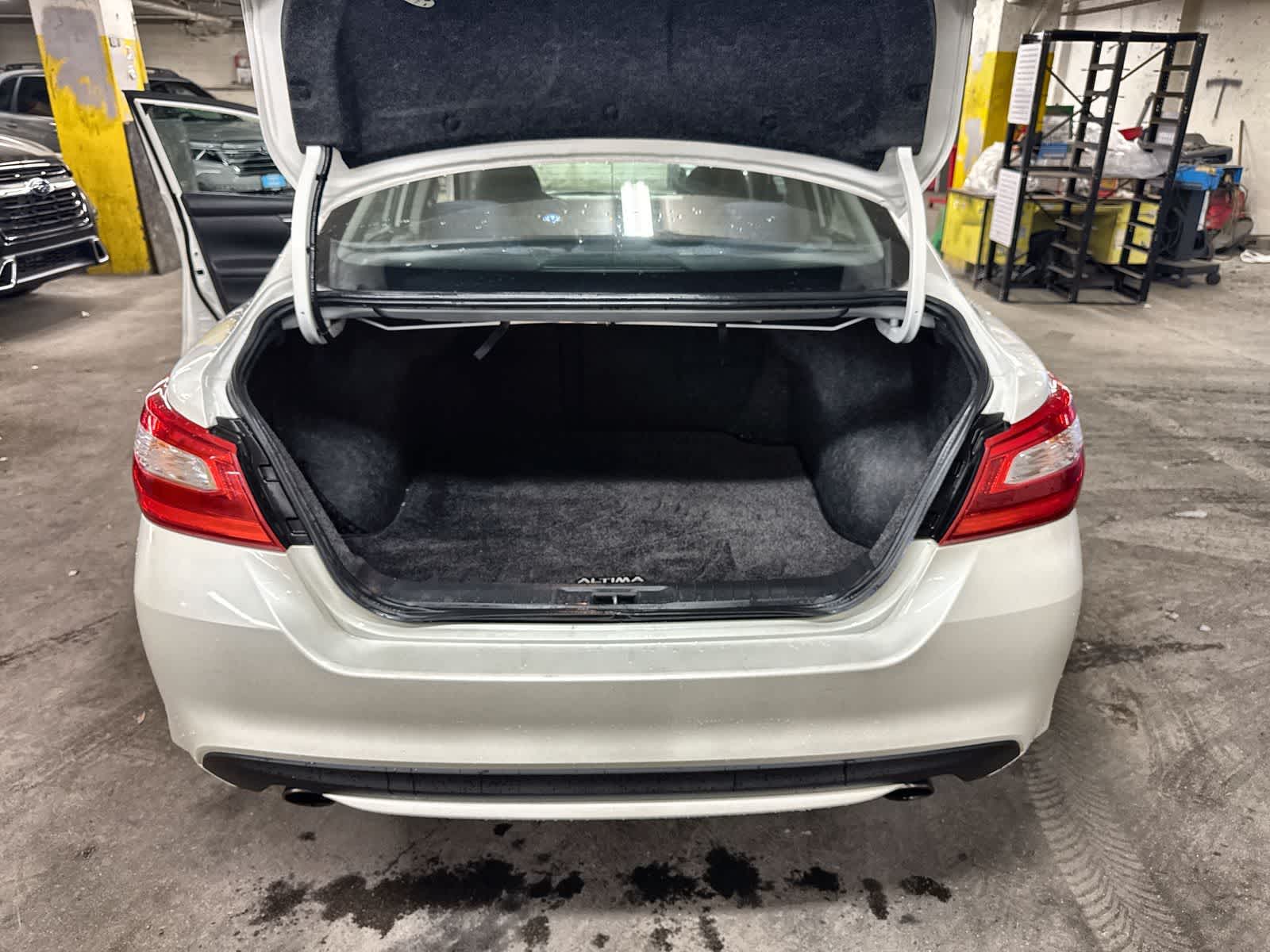 Thumbnail: 2017 Nissan Altima - 33