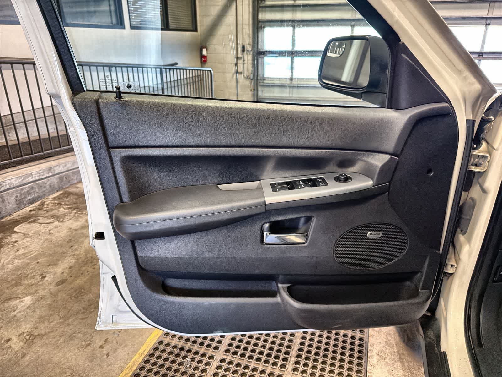 Thumbnail: 2010 Jeep Grand Cherokee - 10