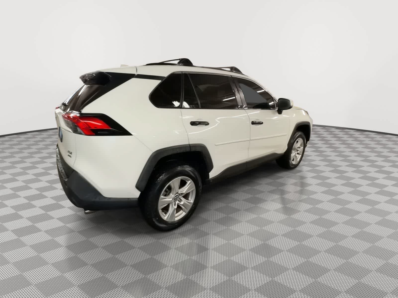 Thumbnail: 2019 Toyota RAV4 - 8