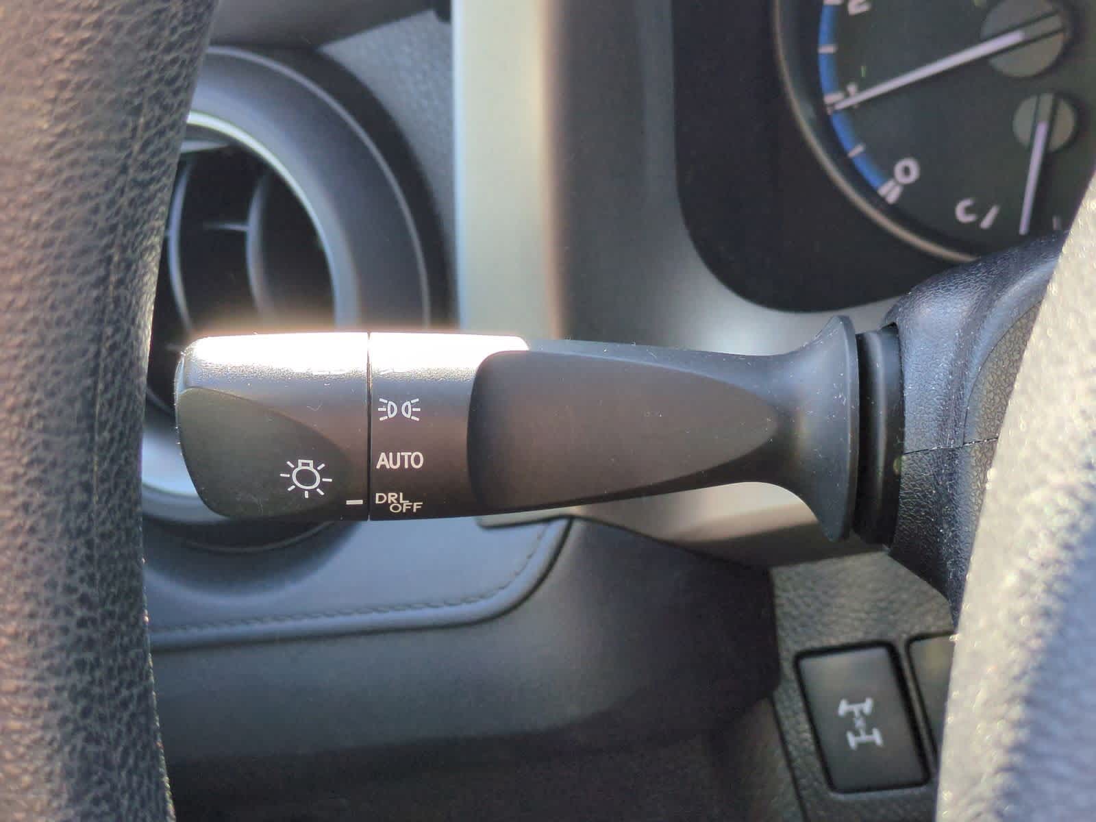 Thumbnail: 2018 Toyota RAV4 - 27