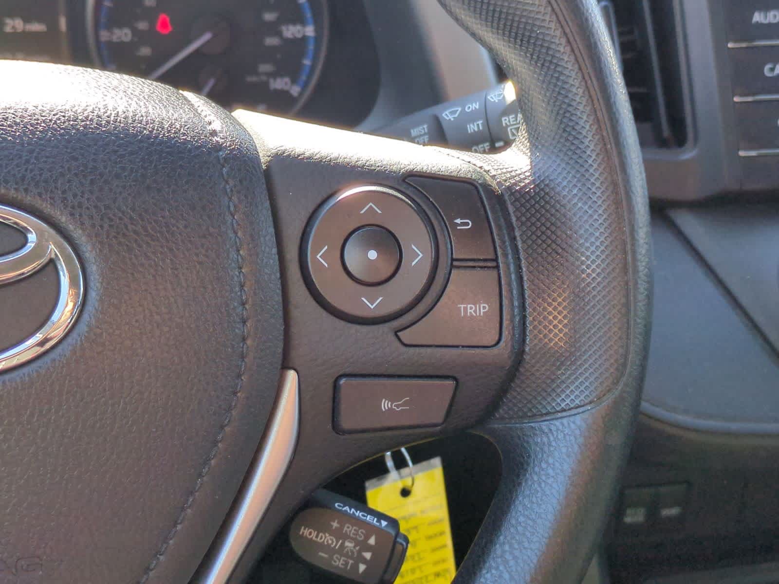 Thumbnail: 2018 Toyota RAV4 - 25