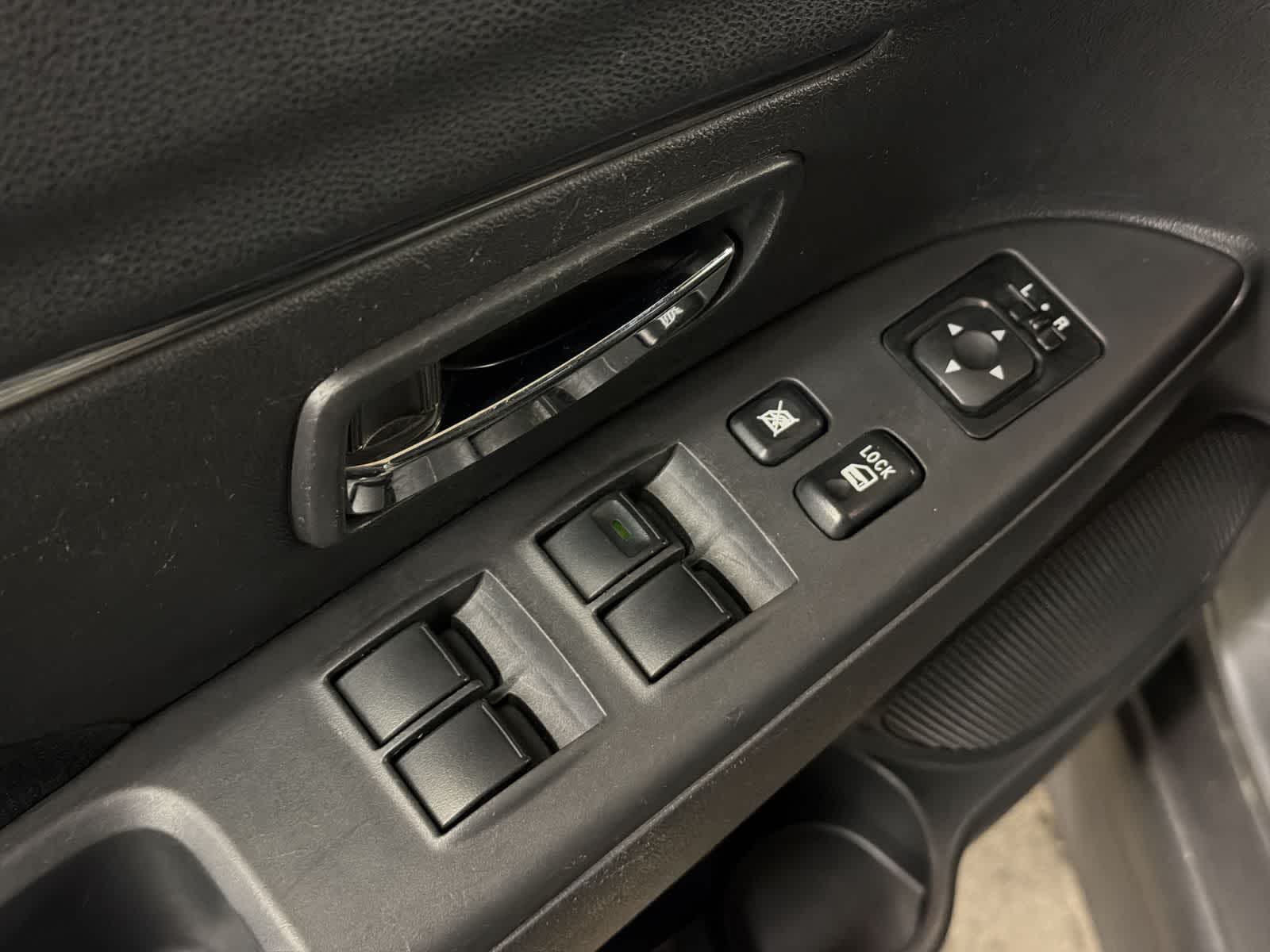 Thumbnail: 2024 Mitsubishi Outlander Sport - 18