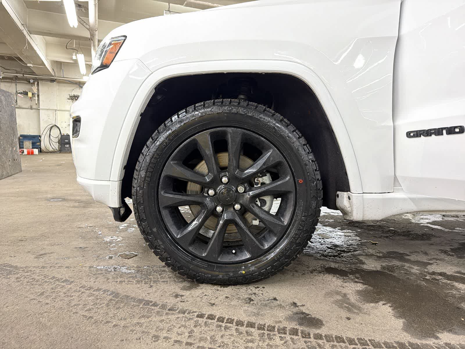 Thumbnail: 2021 Jeep Grand Cherokee - 14