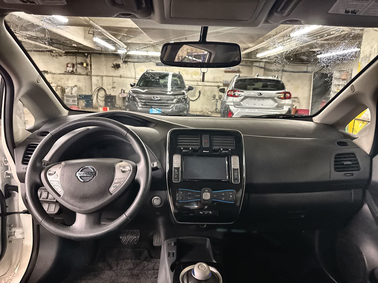 Thumbnail: 2016 Nissan Leaf - 16