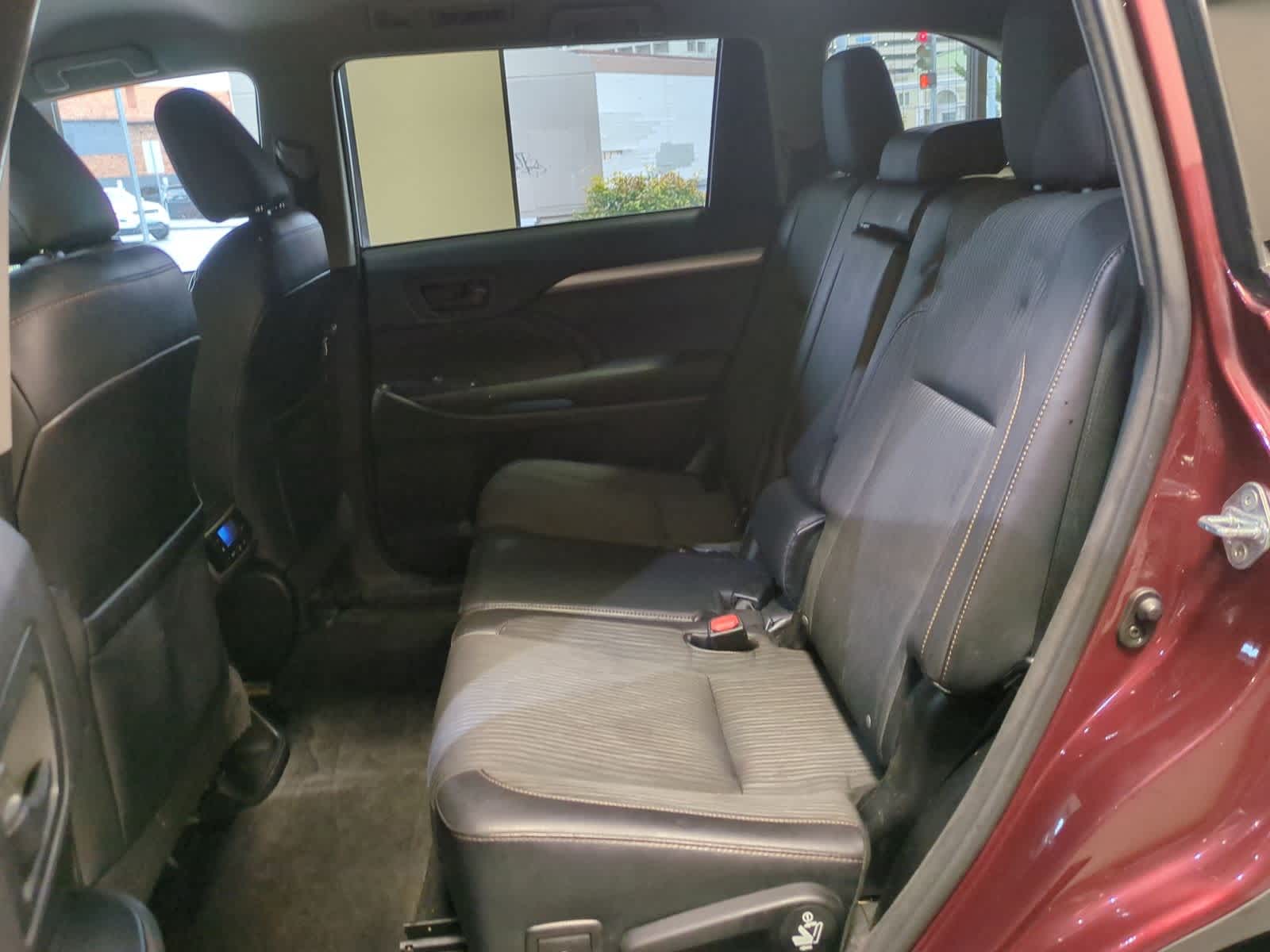 Thumbnail: 2015 Toyota Highlander - 20