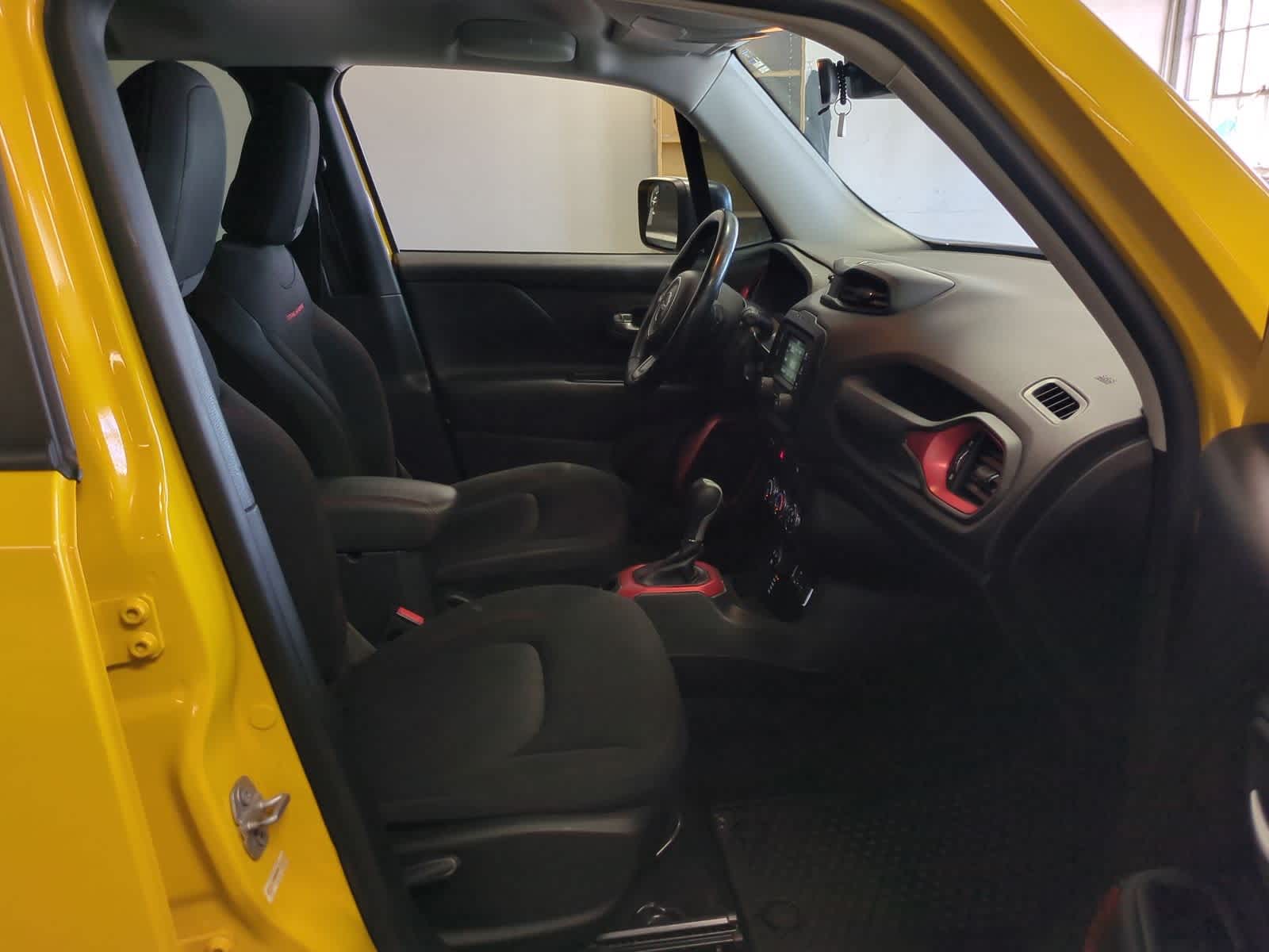 Thumbnail: 2017 Jeep Renegade - 21