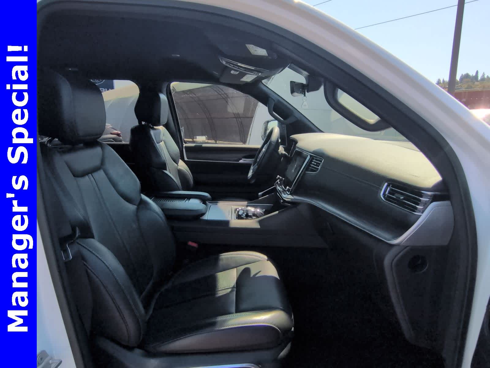 Thumbnail: 2023 Jeep Wagoneer - 22