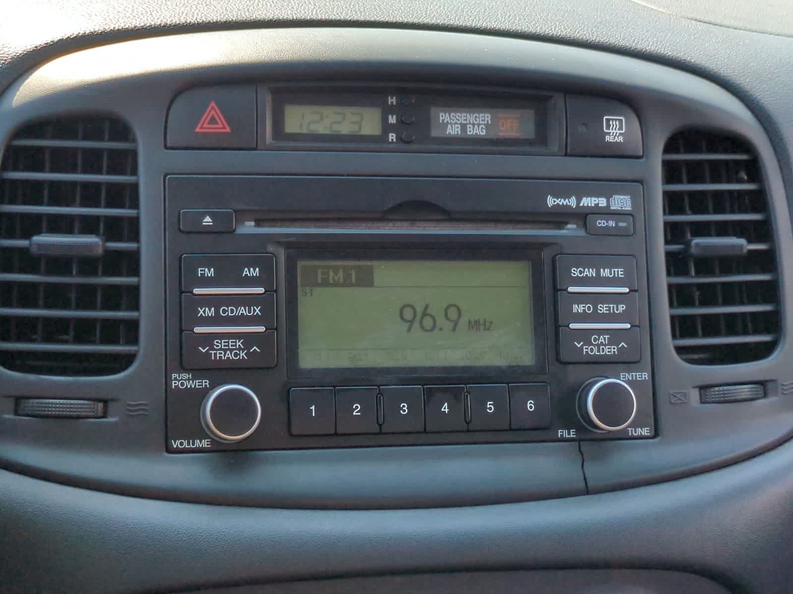 Thumbnail: 2009 Hyundai Accent - 26
