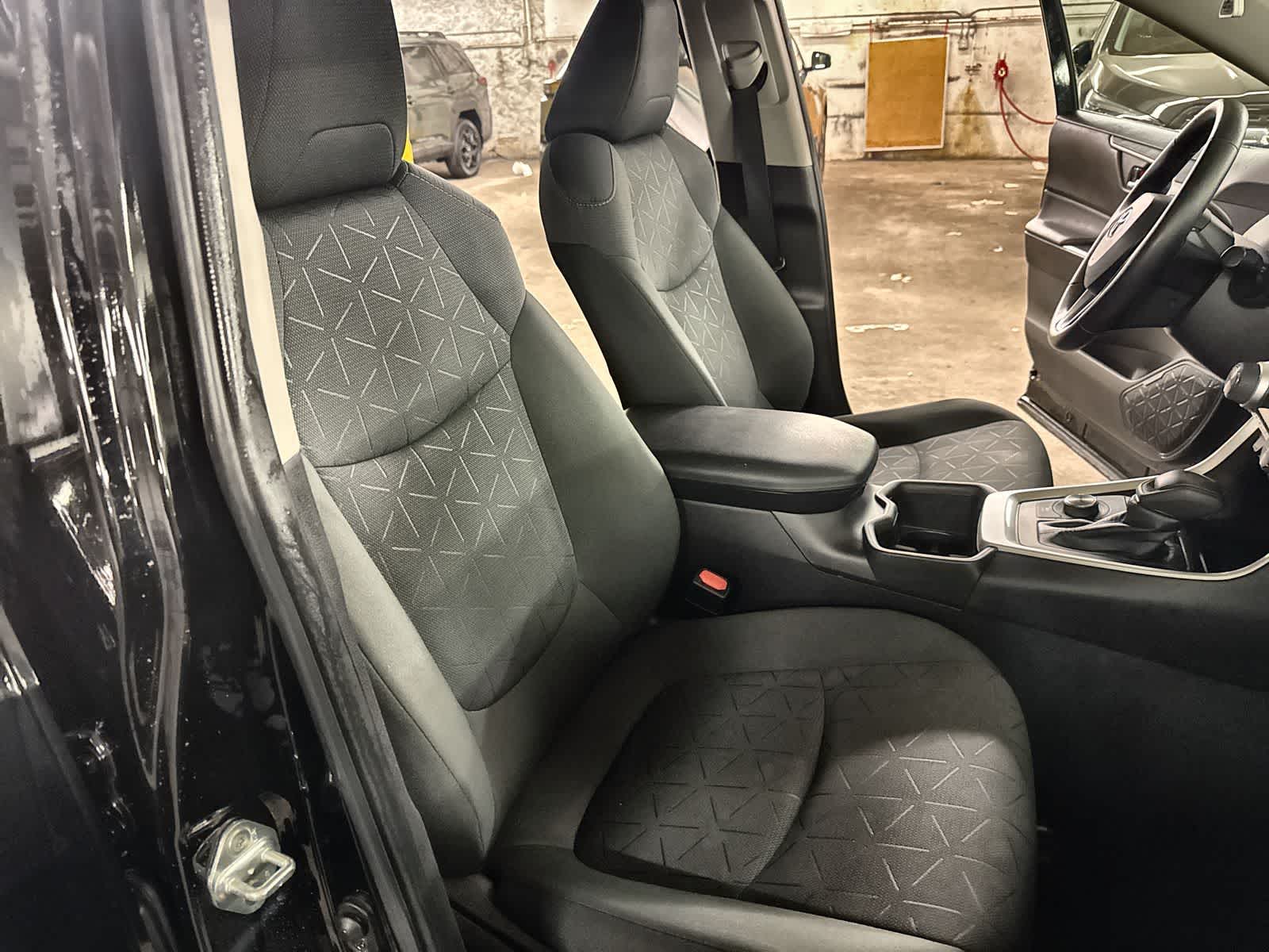 Thumbnail: 2022 Toyota RAV4 - 22