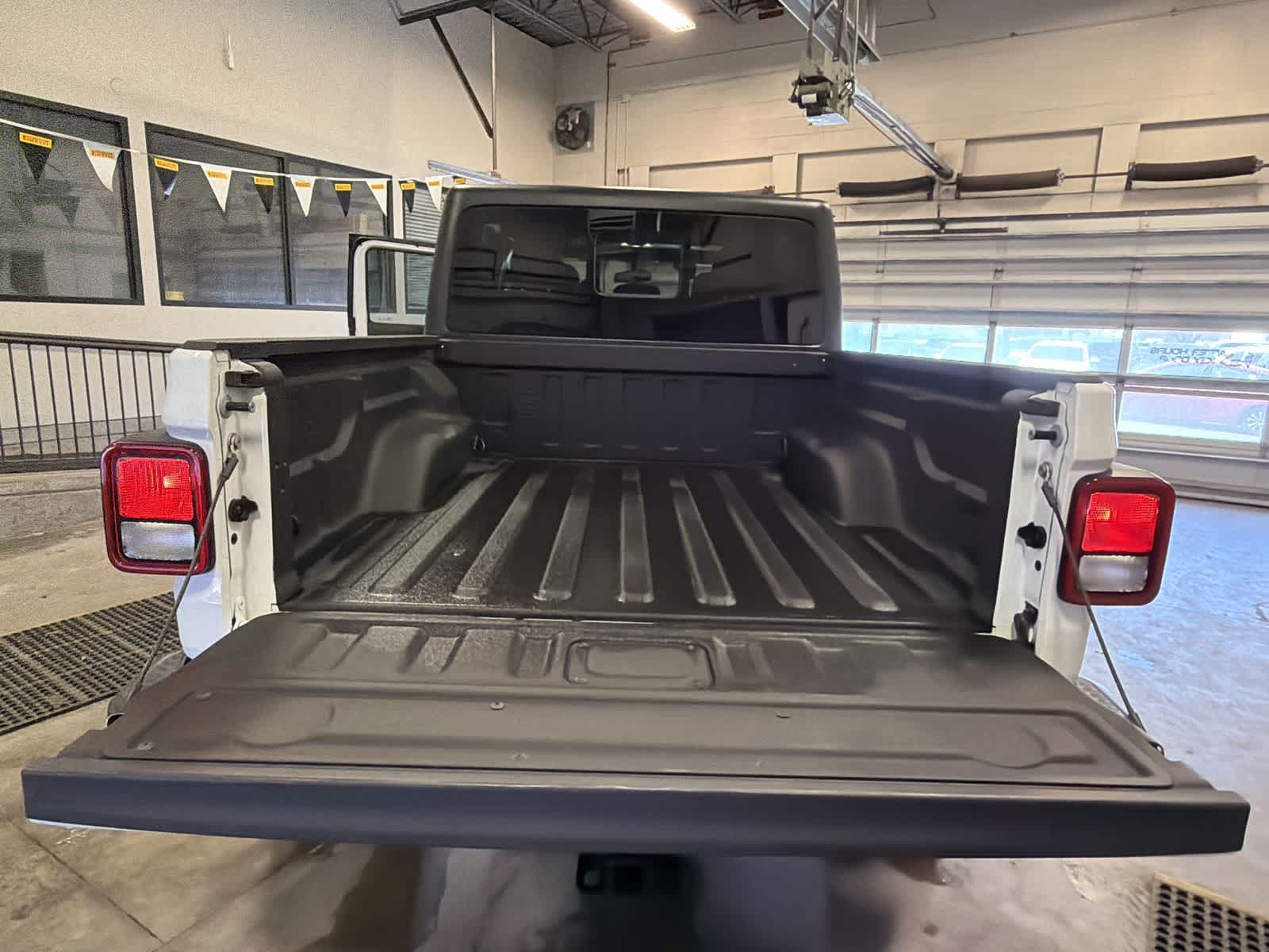 Thumbnail: 2020 Jeep Gladiator - 33