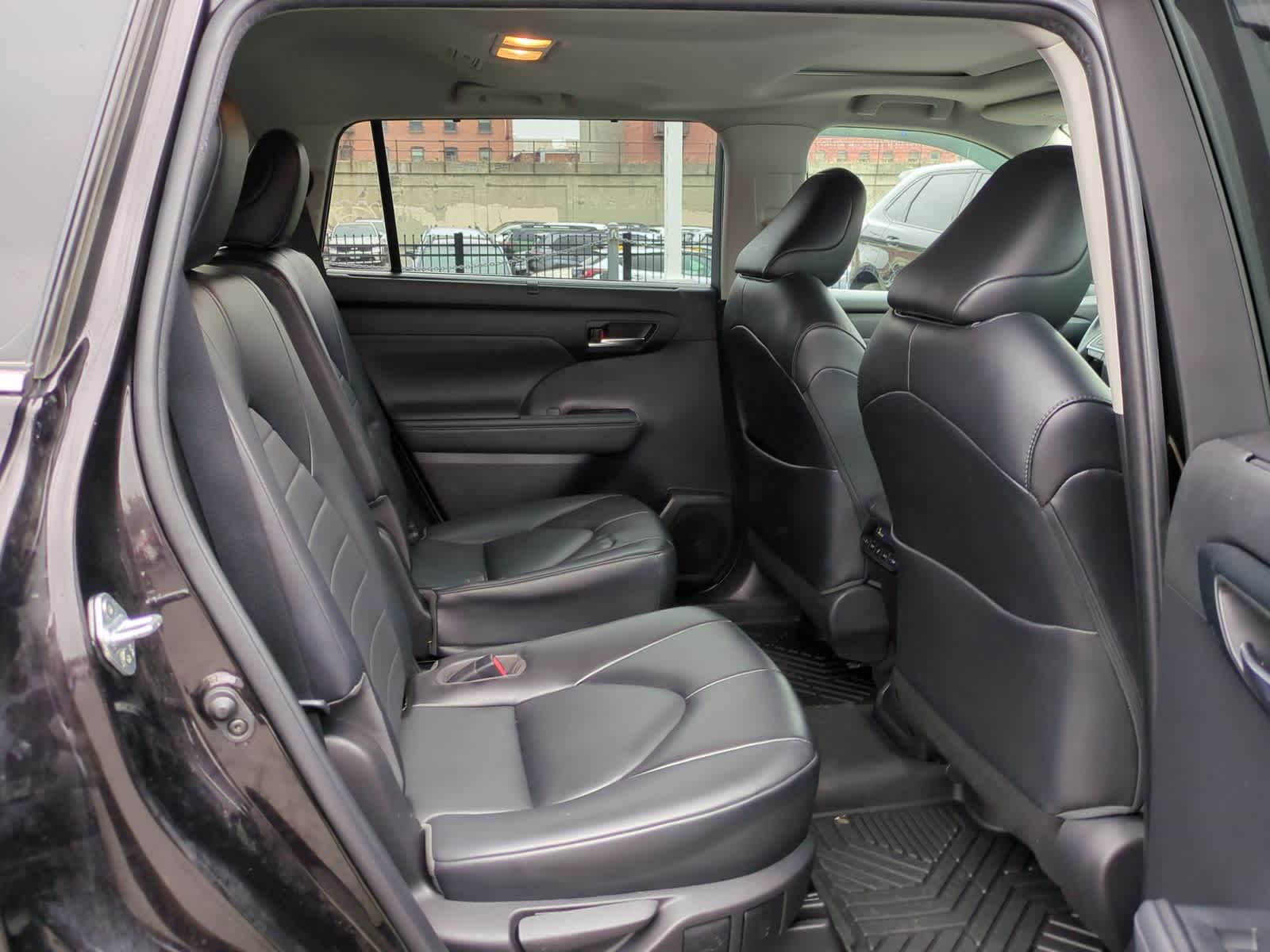 Thumbnail: 2022 Toyota Highlander - 22