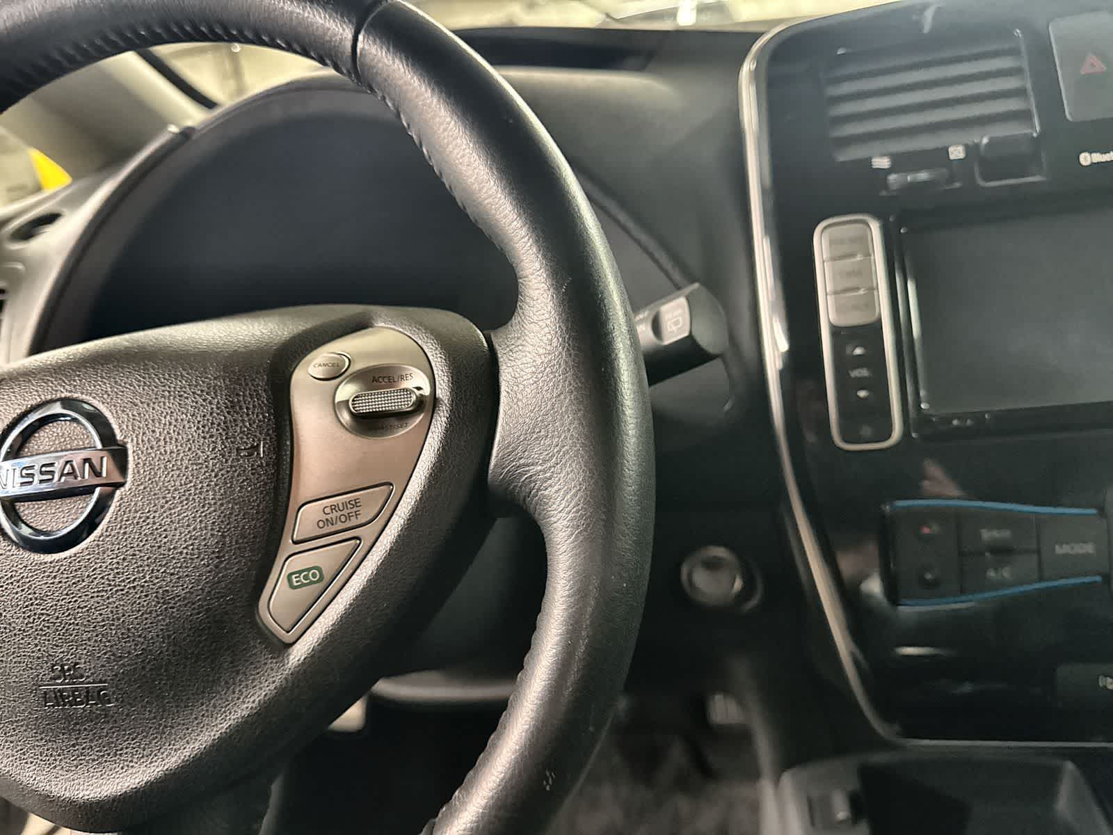 Thumbnail: 2016 Nissan Leaf - 25