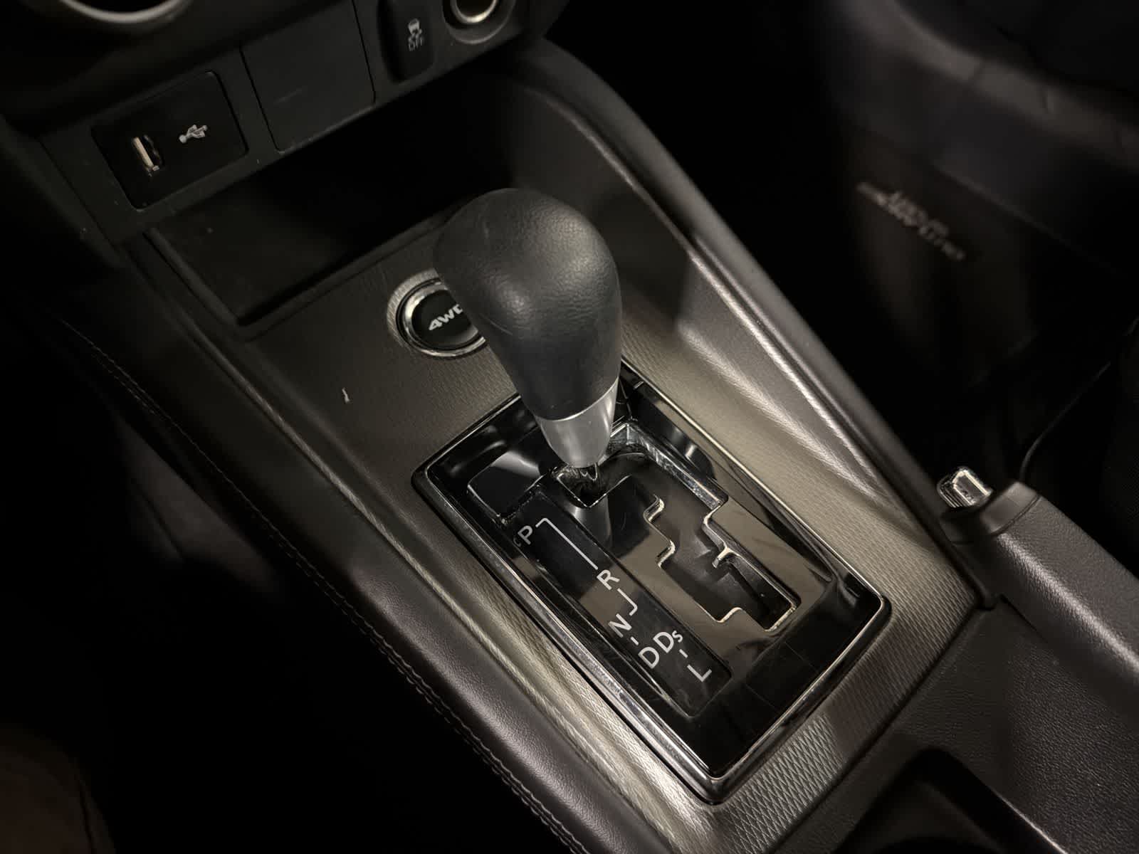 Thumbnail: 2024 Mitsubishi Outlander Sport - 32