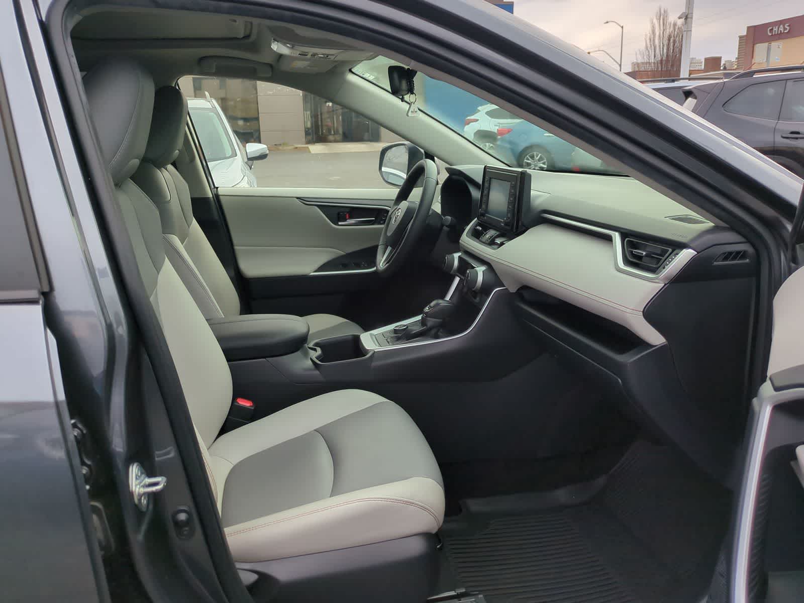 Thumbnail: 2022 Toyota RAV4 - 23