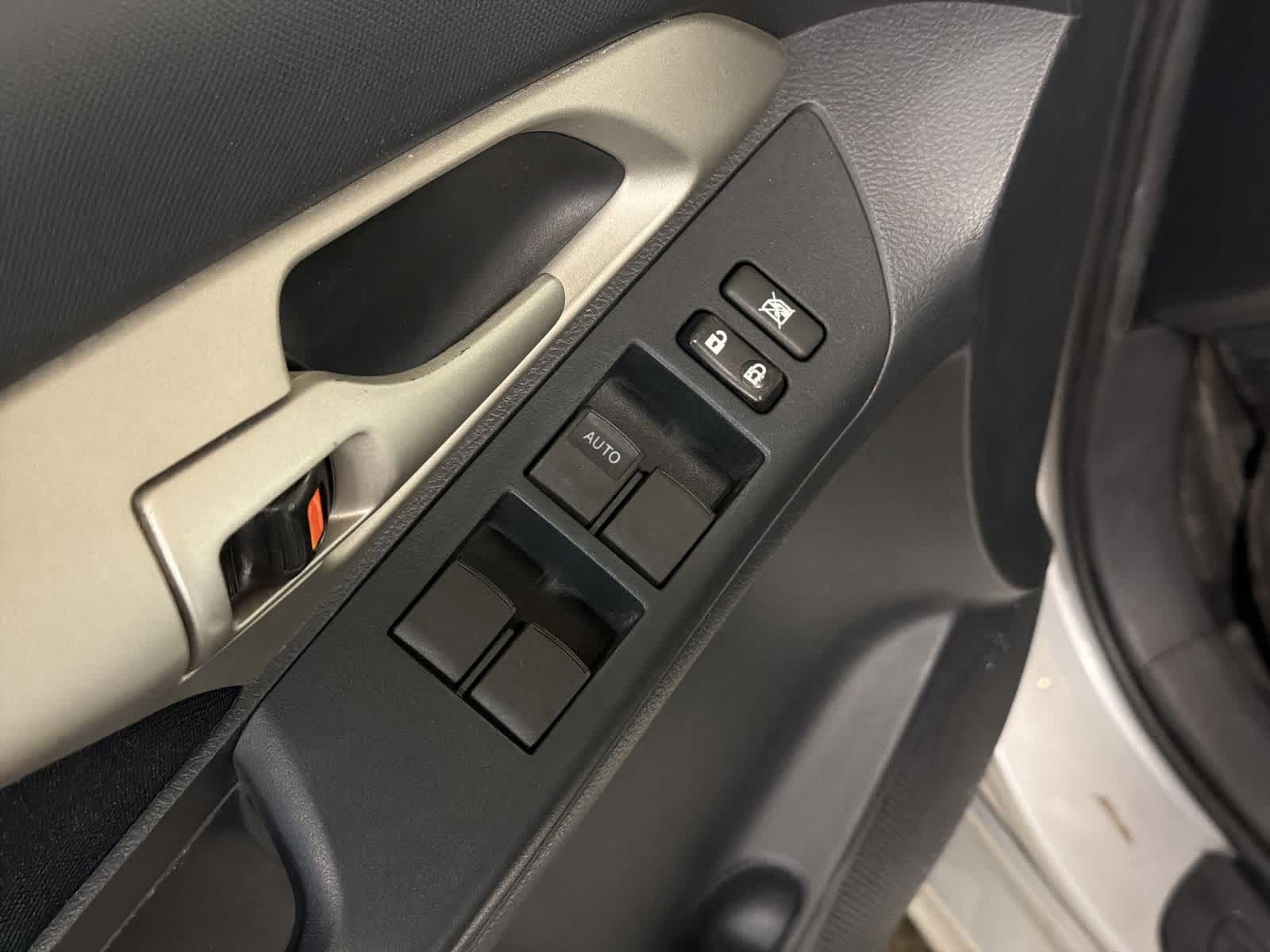 Thumbnail: 2010 Toyota Matrix - 17