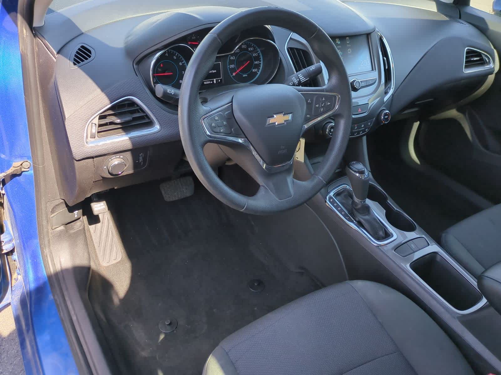 Thumbnail: 2018 Chevrolet Cruze - 10