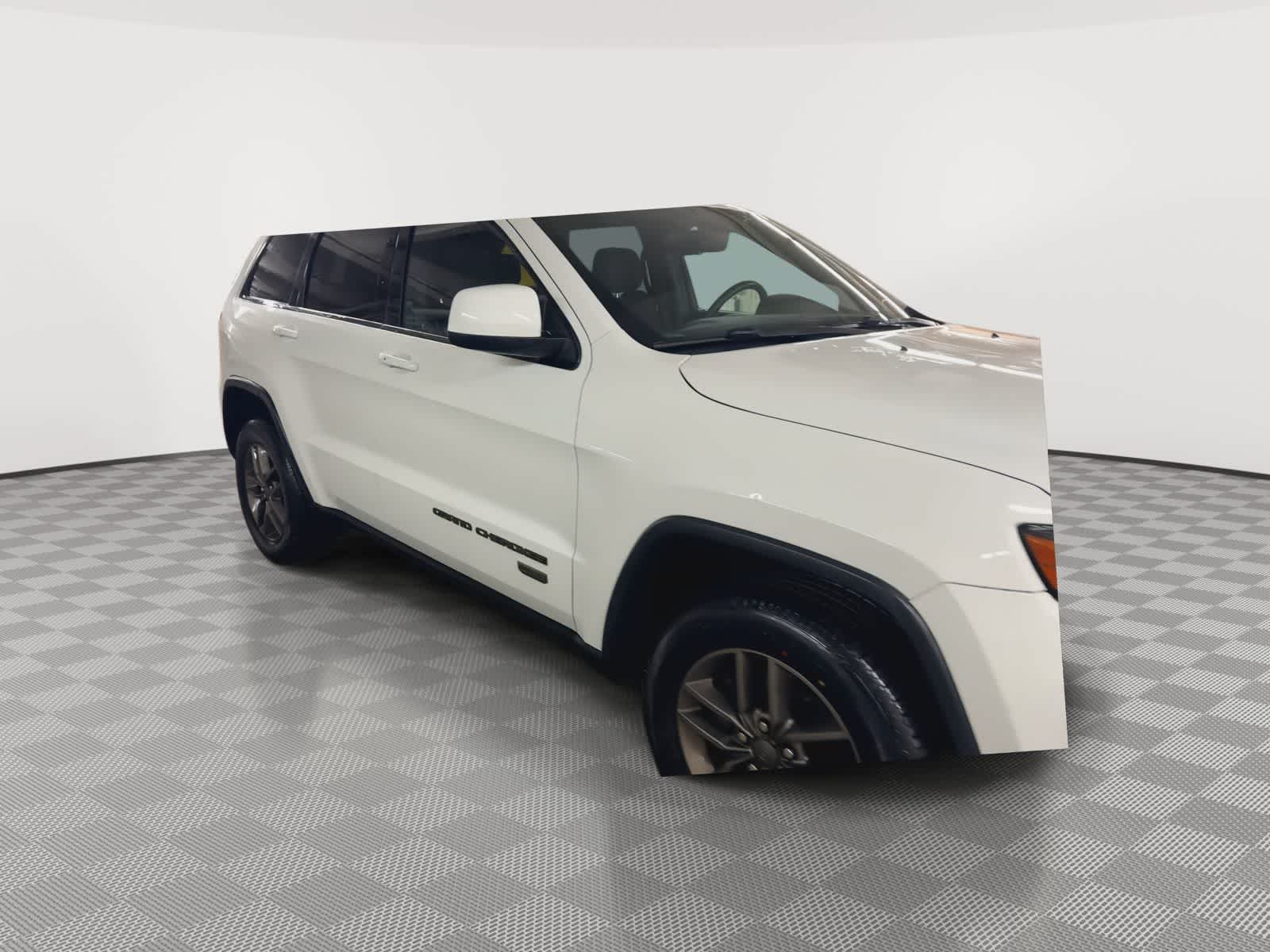 Thumbnail: 2016 Jeep Grand Cherokee - 2
