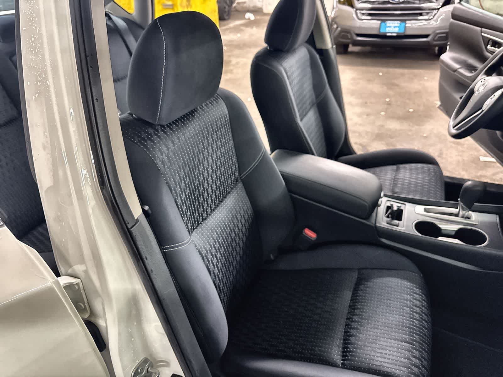 Thumbnail: 2017 Nissan Altima - 24