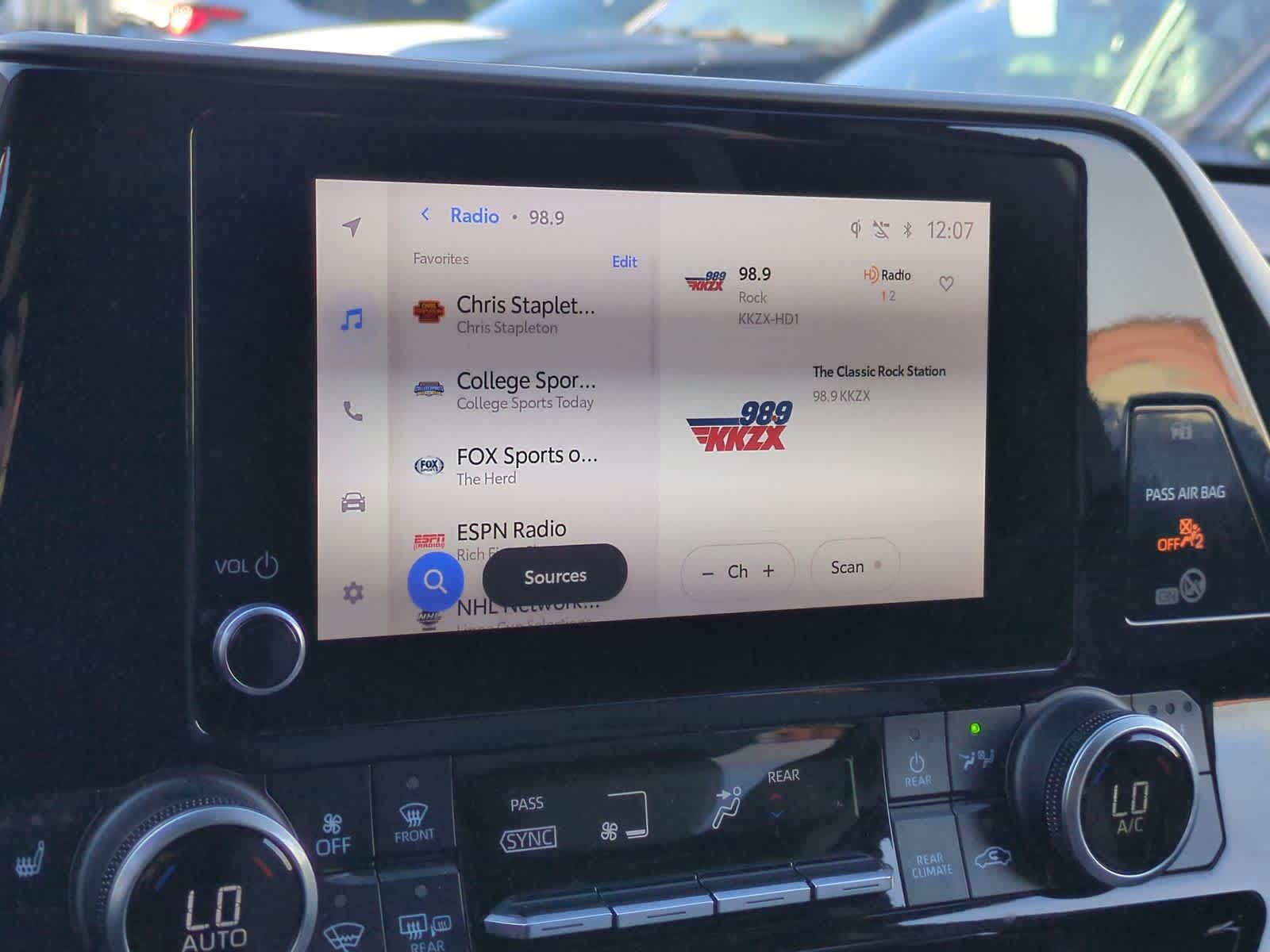 Thumbnail: 2023 Toyota Highlander - 32