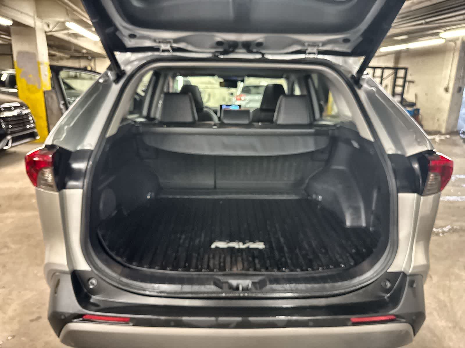 Thumbnail: 2019 Toyota RAV4 - 33