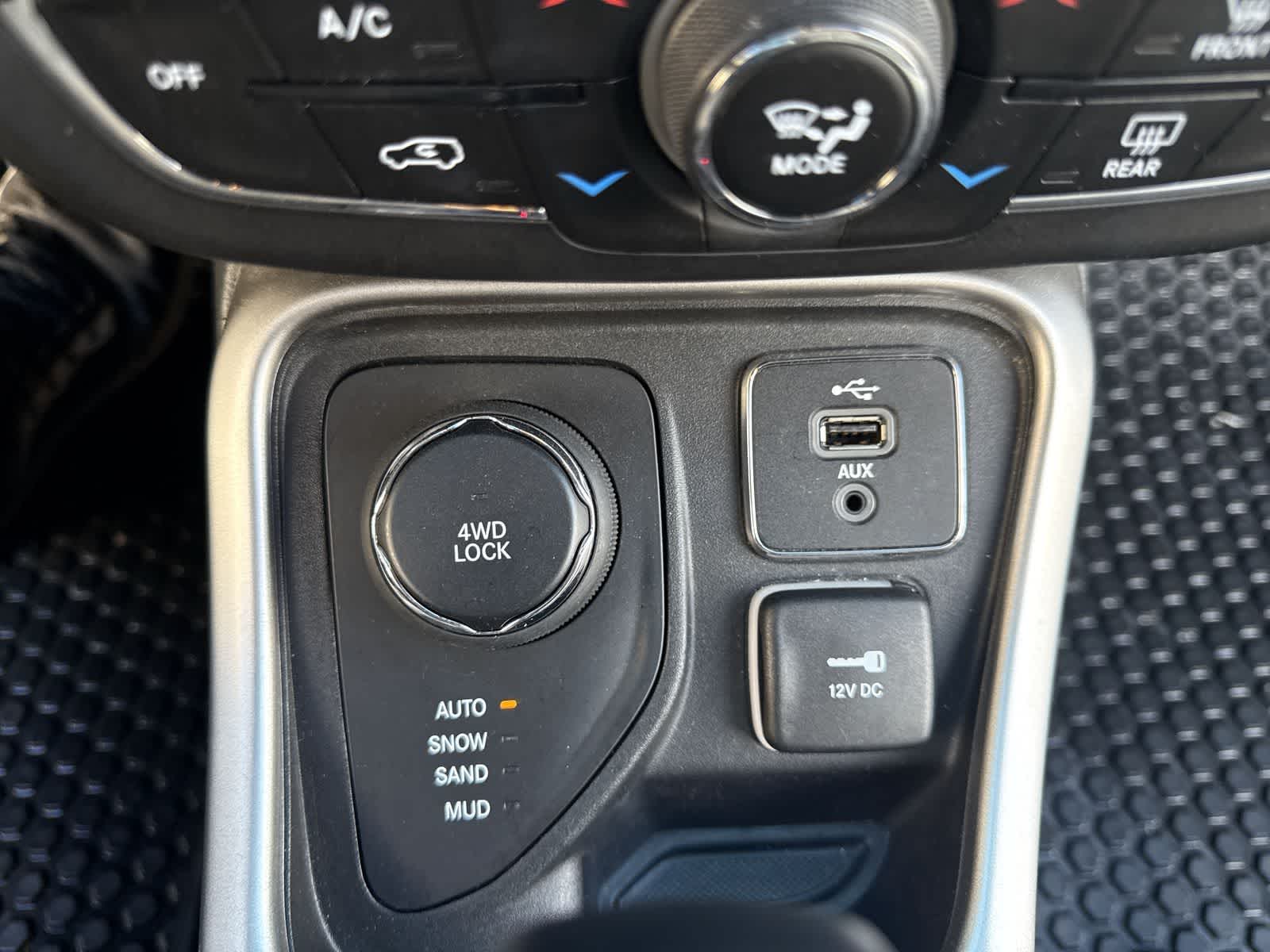 Thumbnail: 2018 Jeep Compass - 29